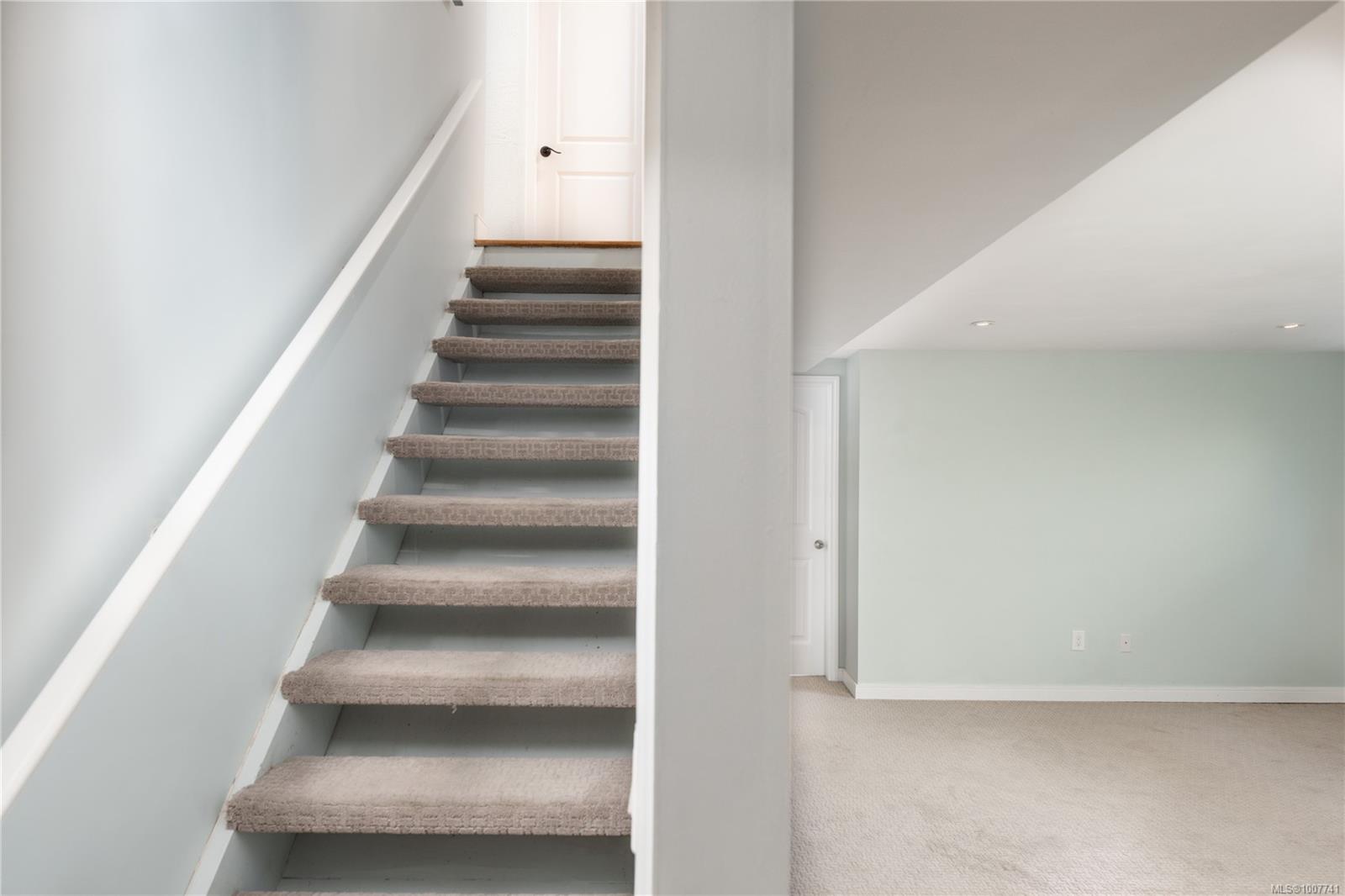 1299 Camrose Cres