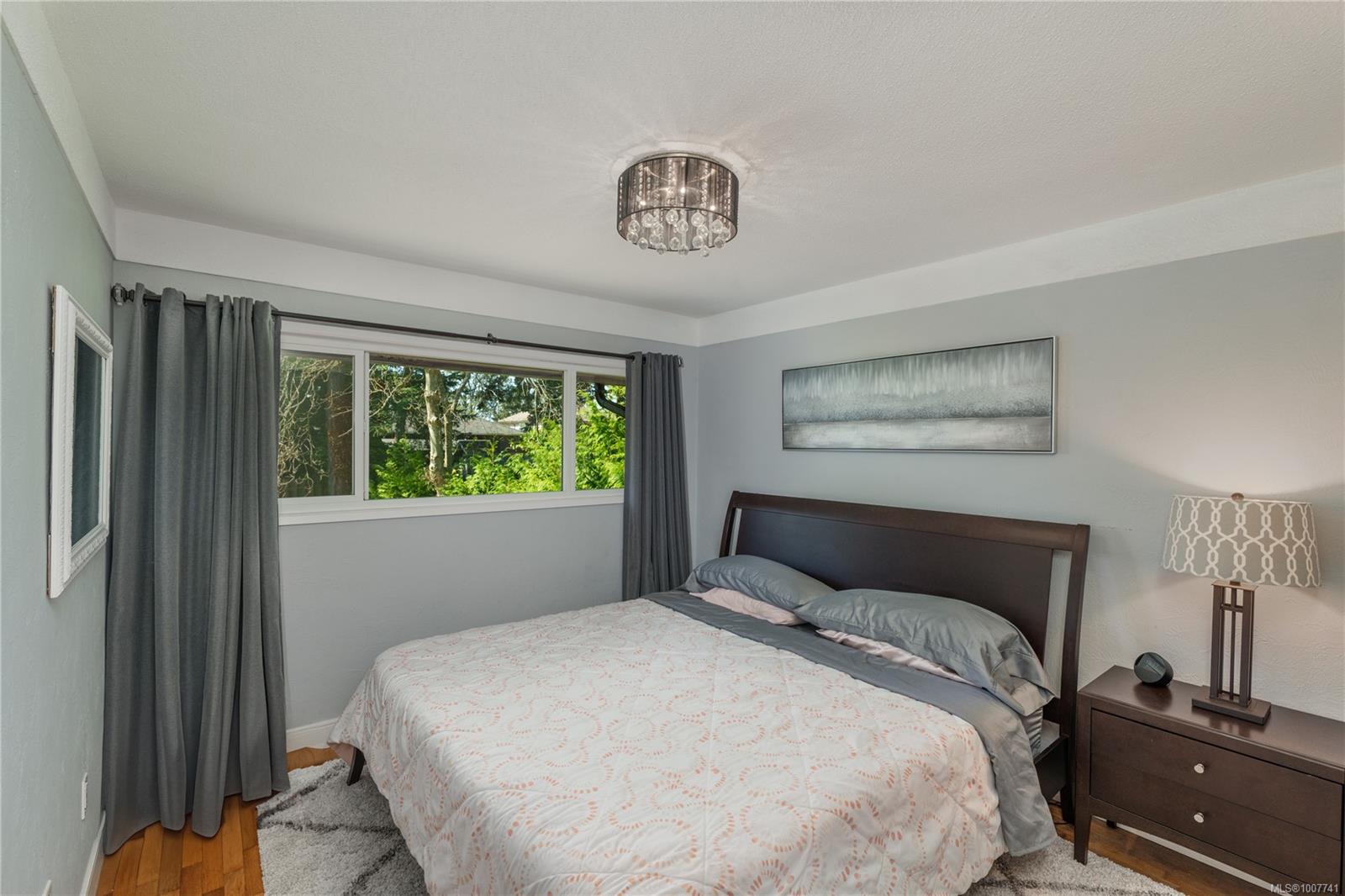 1299 Camrose Cres