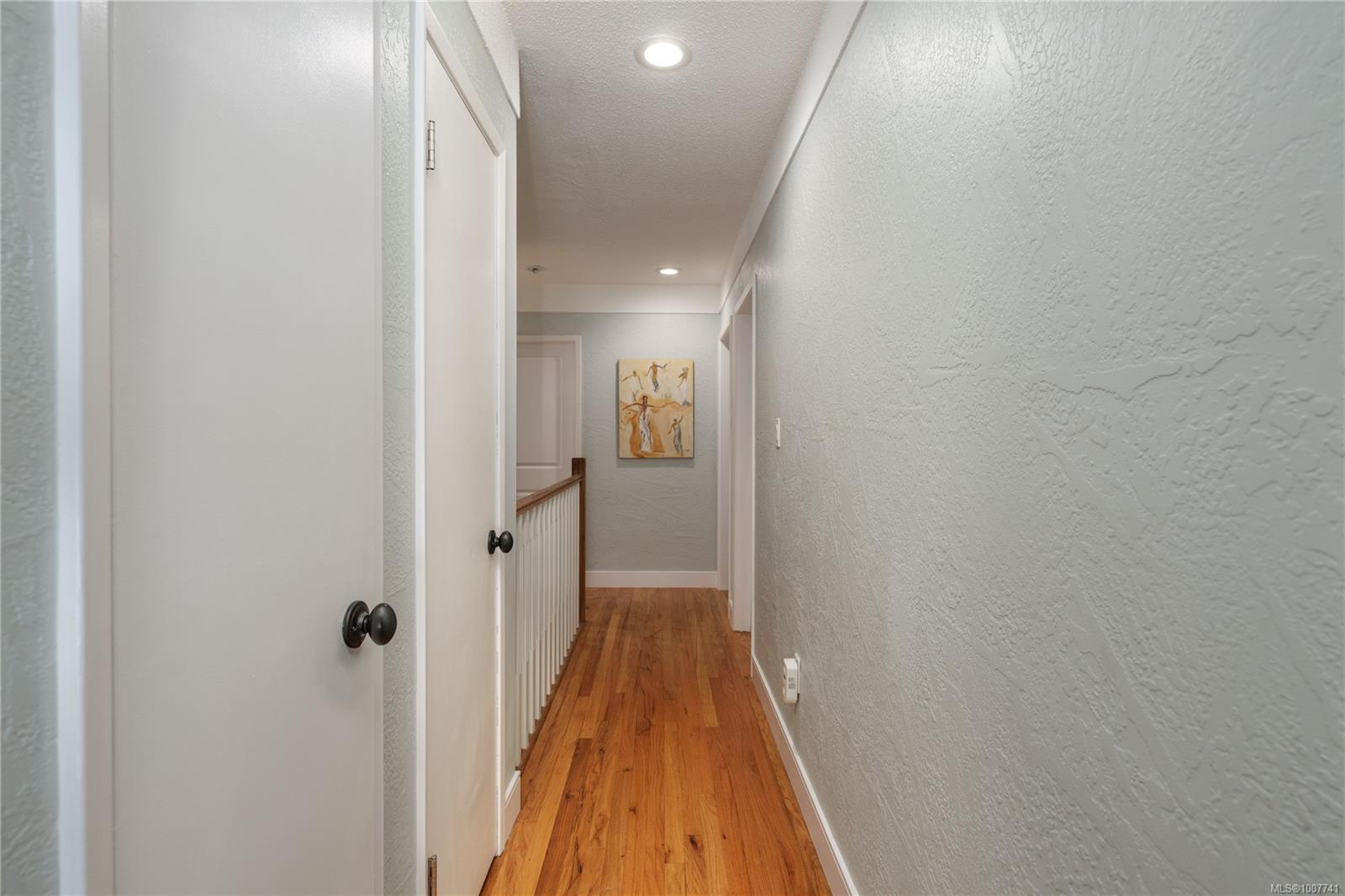 1299 Camrose Cres