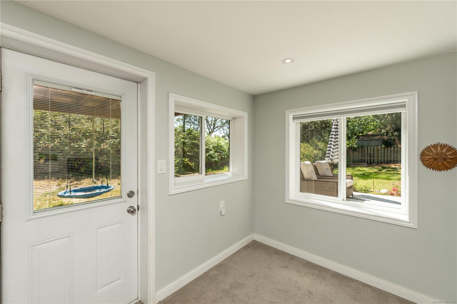 1299 Camrose Cres