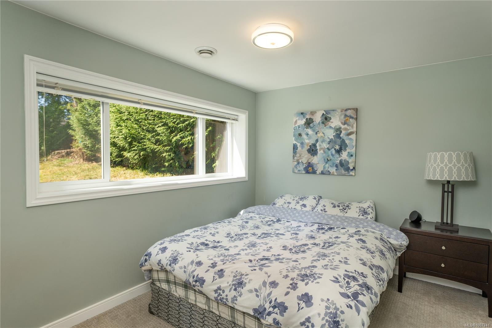 1299 Camrose Cres