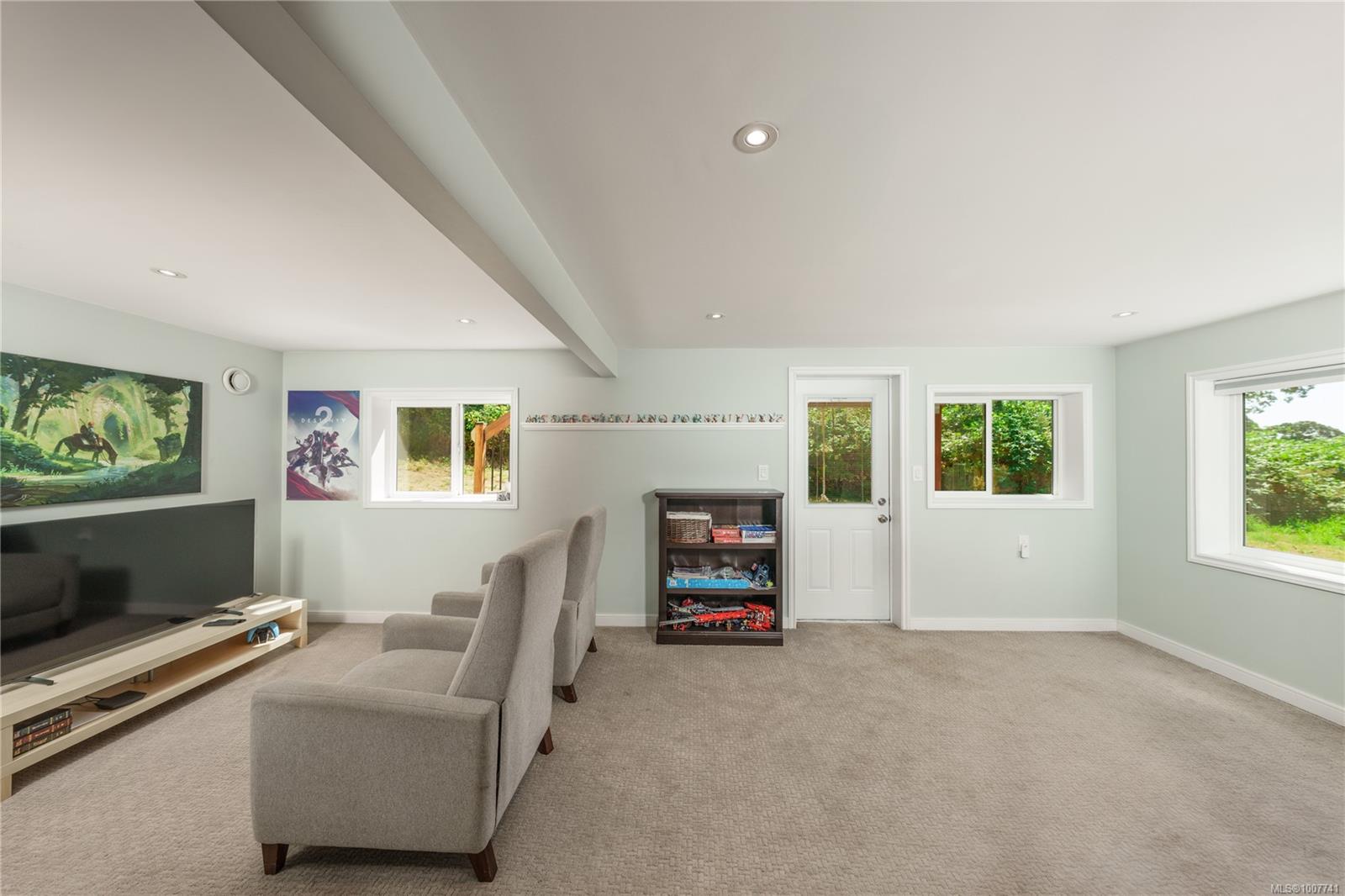 1299 Camrose Cres