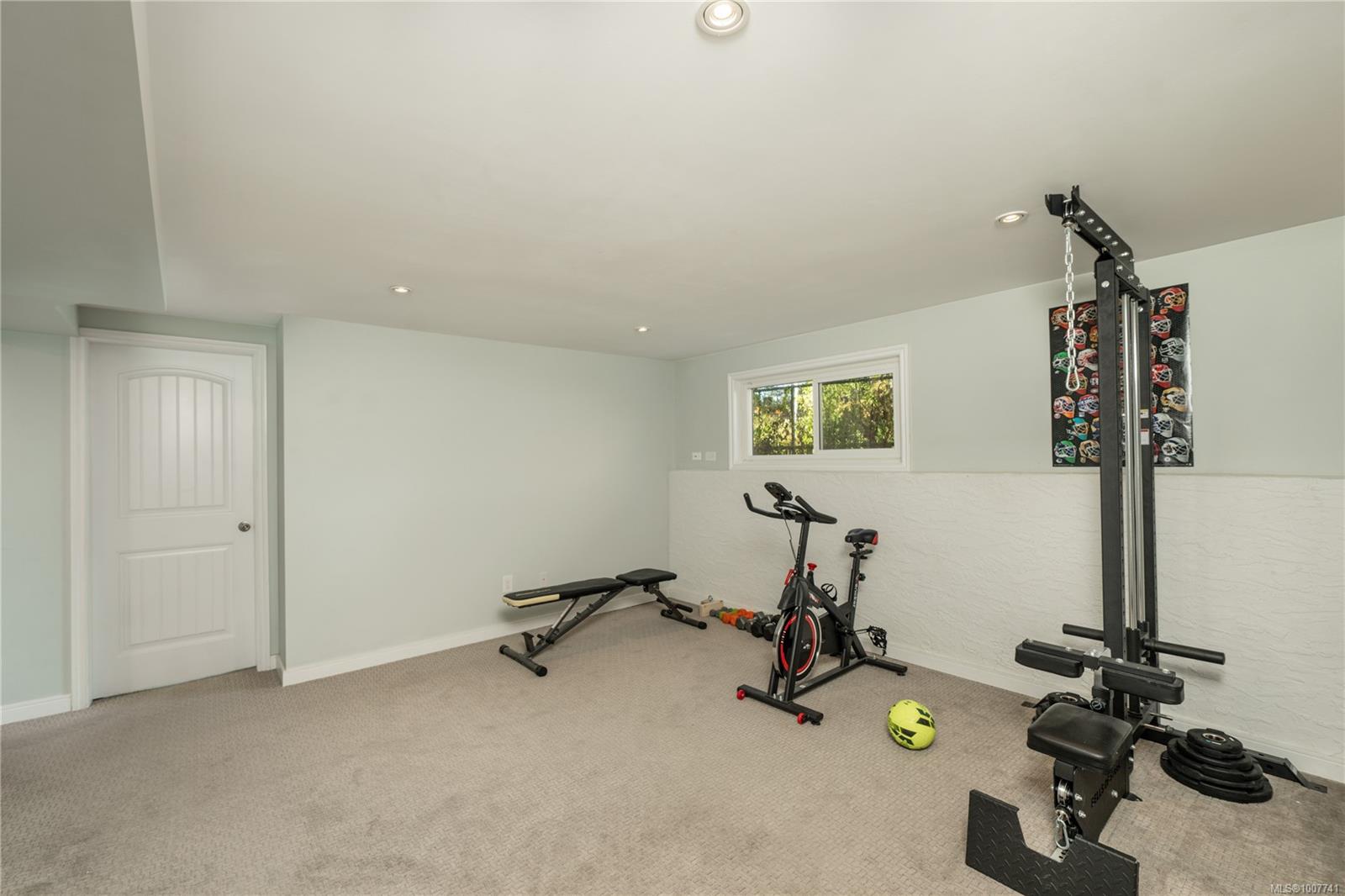 1299 Camrose Cres