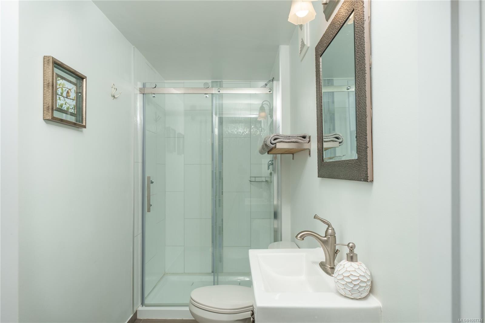 1299 Camrose Cres