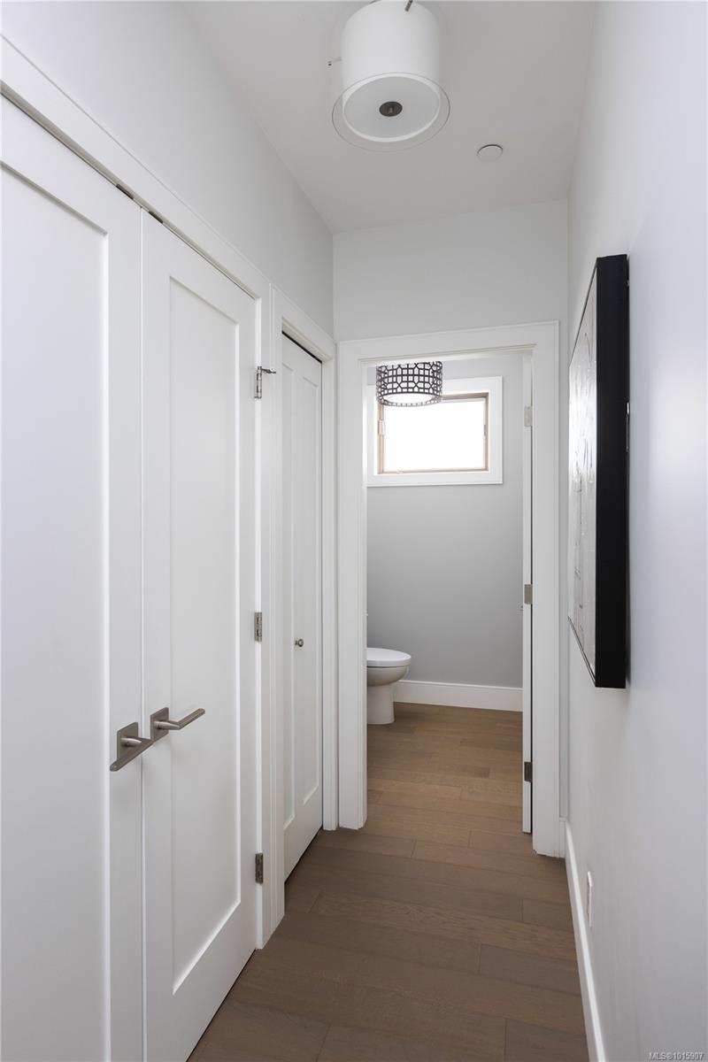 1198 Hewlett Pl