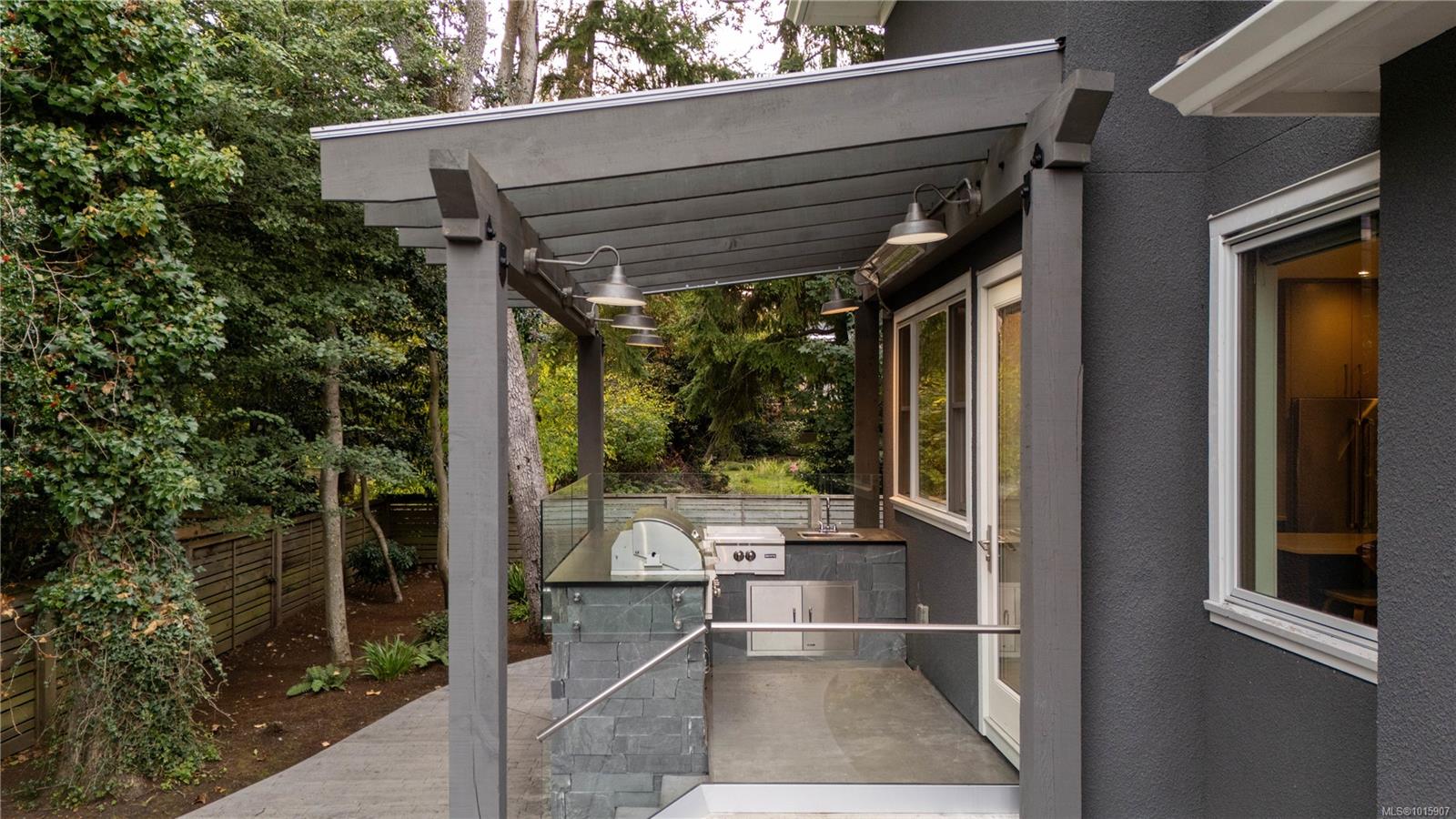 1198 Hewlett Pl
