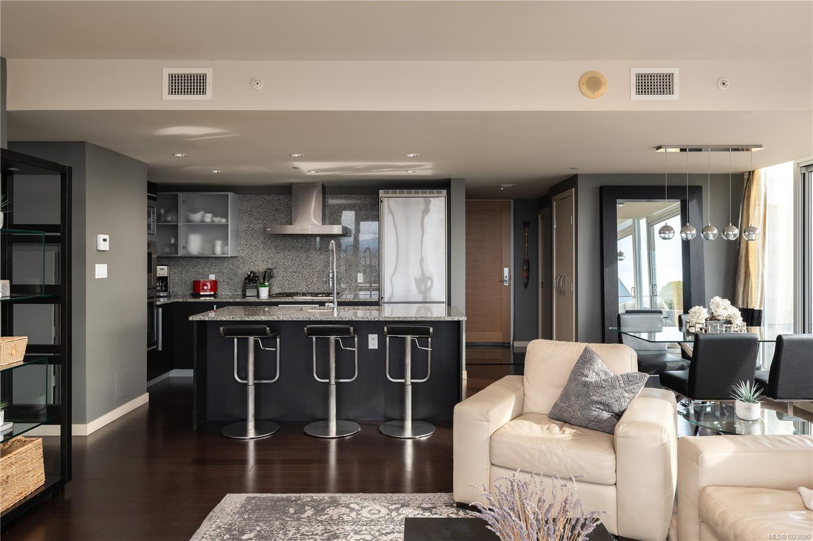 707 Courtney St # 1406