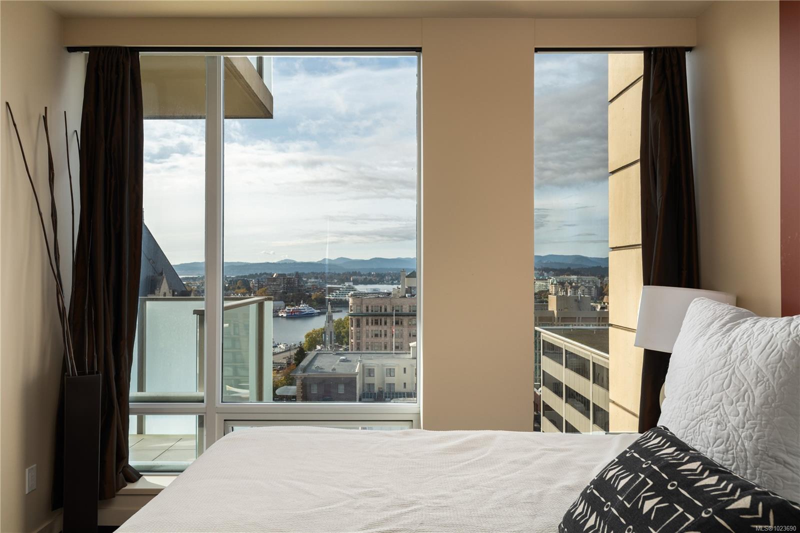 707 Courtney St # 1406