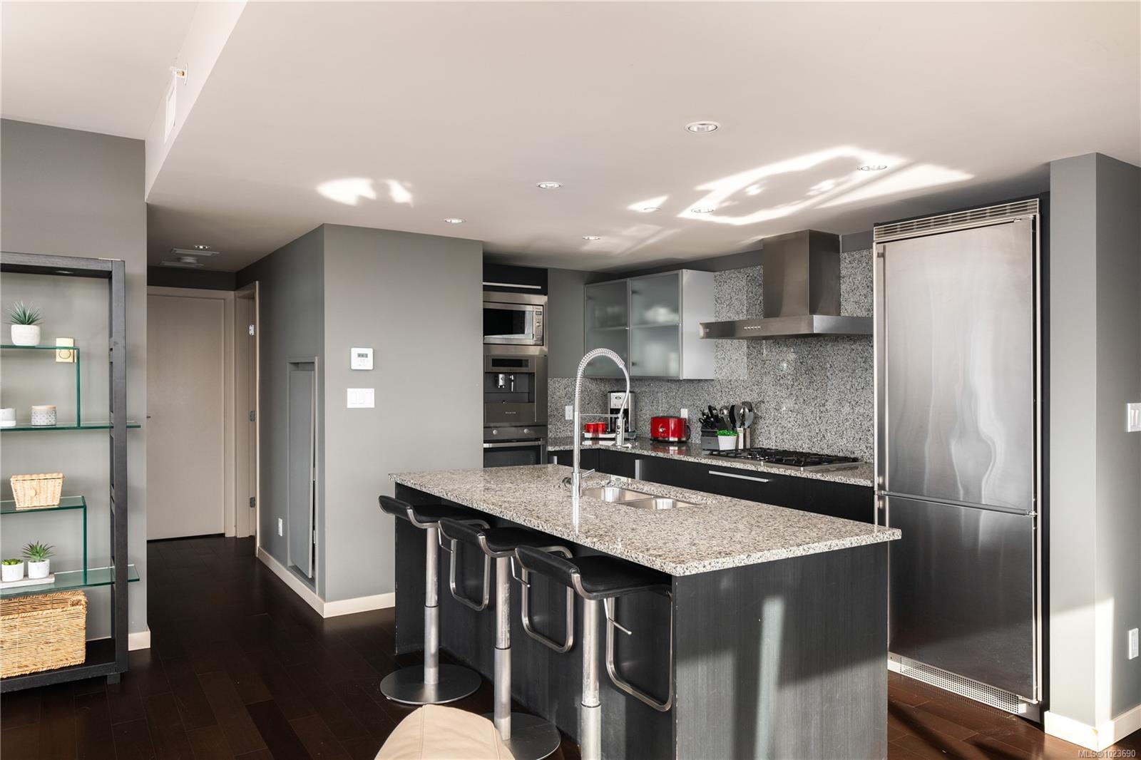 707 Courtney St # 1406