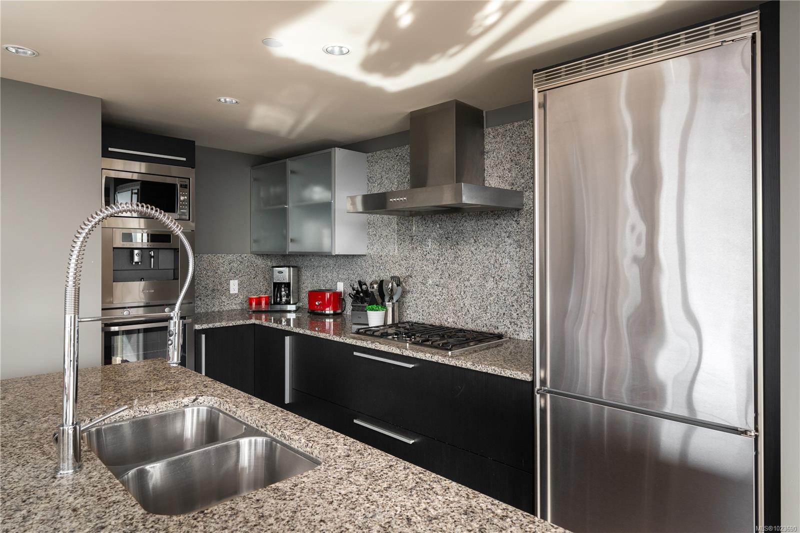 707 Courtney St # 1406