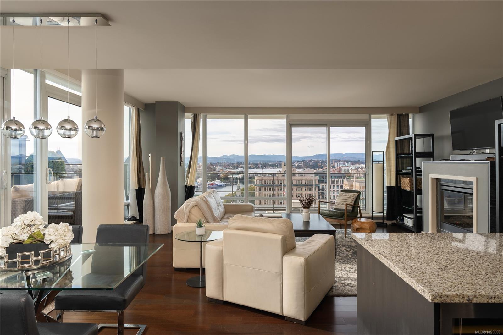 707 Courtney St # 1406