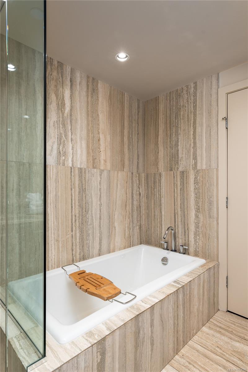 707 Courtney St # 1406