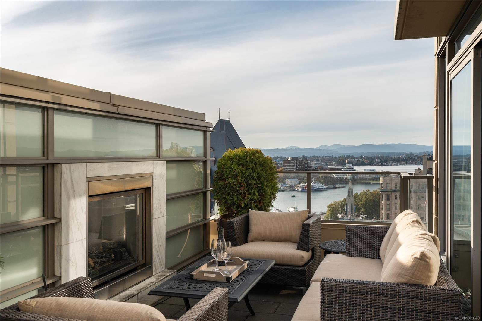 707 Courtney St # 1406