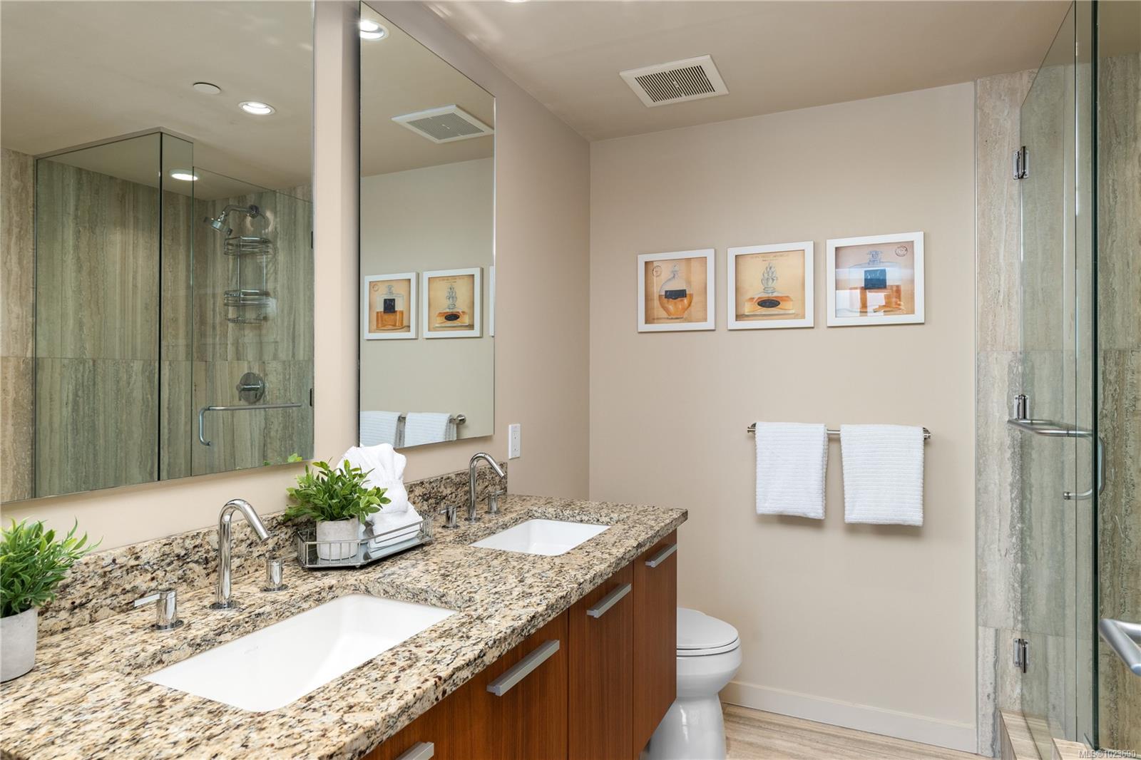 707 Courtney St # 1406