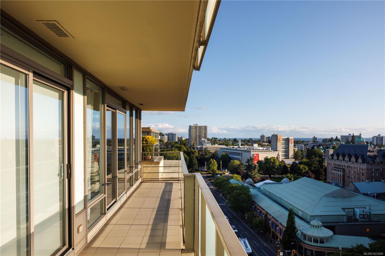 707 Courtney St # 1406