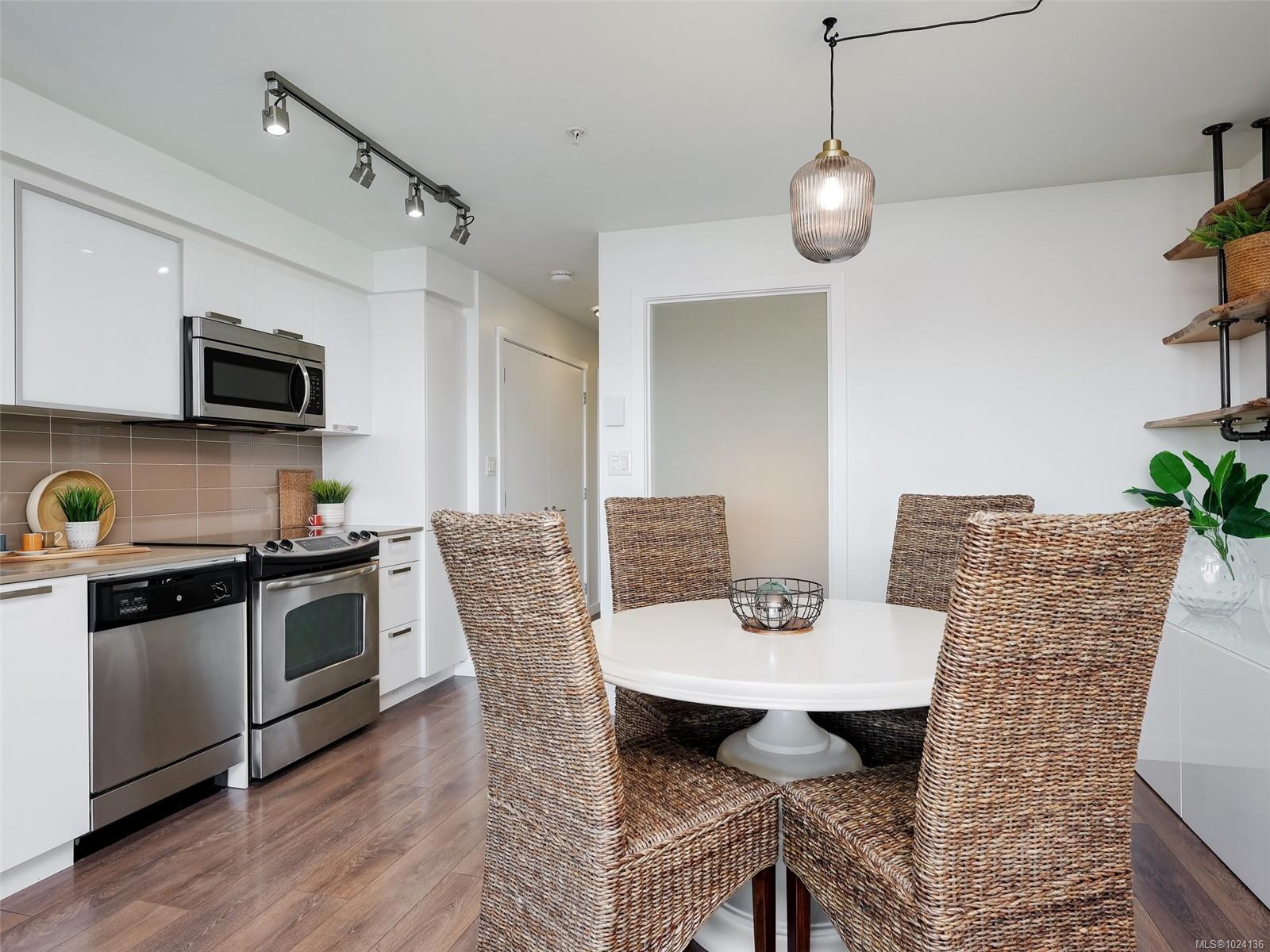 517 Fisgard St # 305