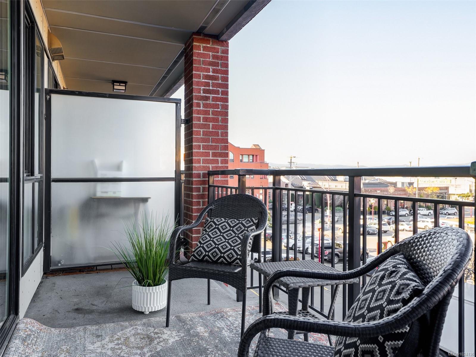 517 Fisgard St # 305