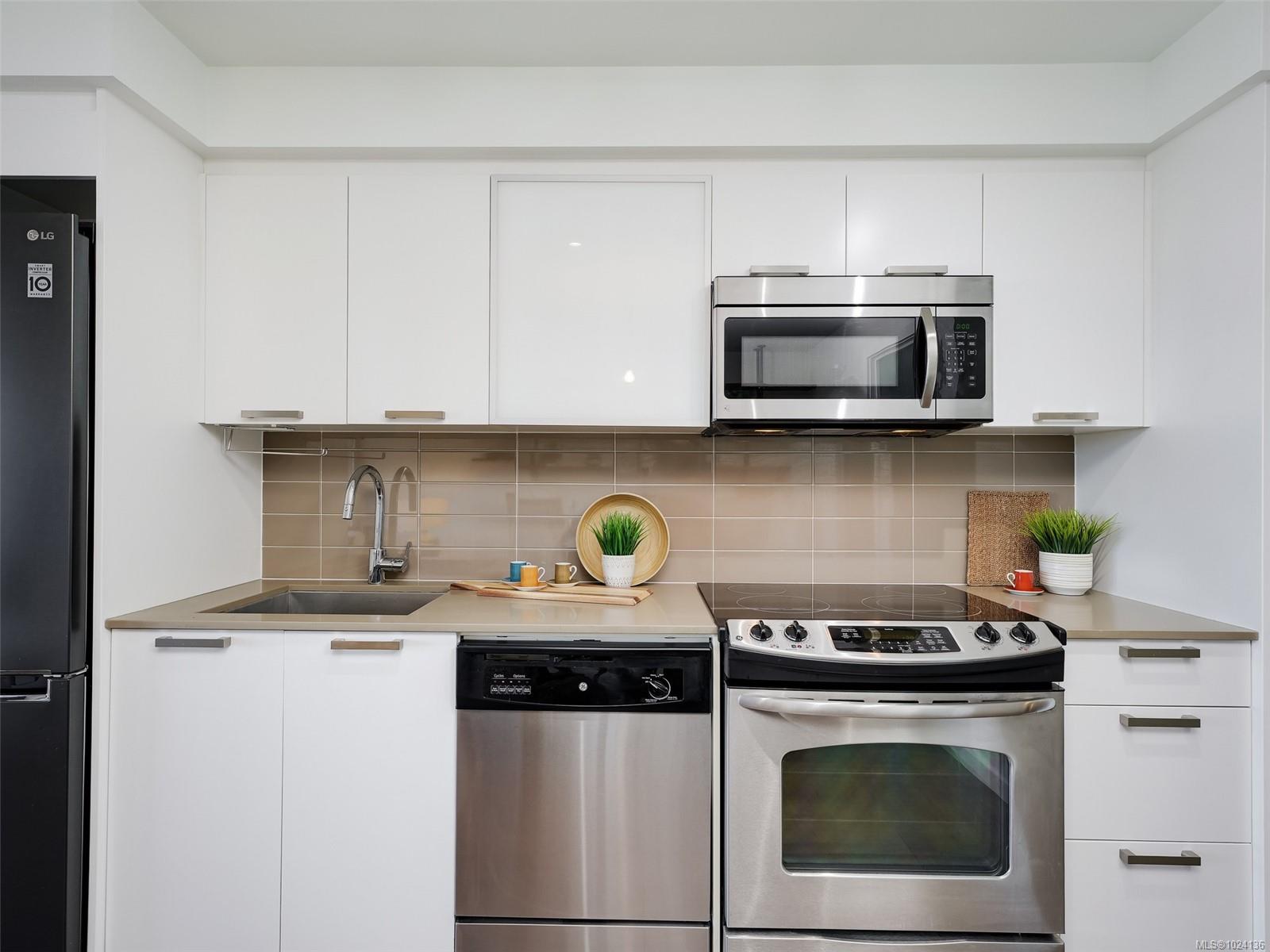 517 Fisgard St # 305