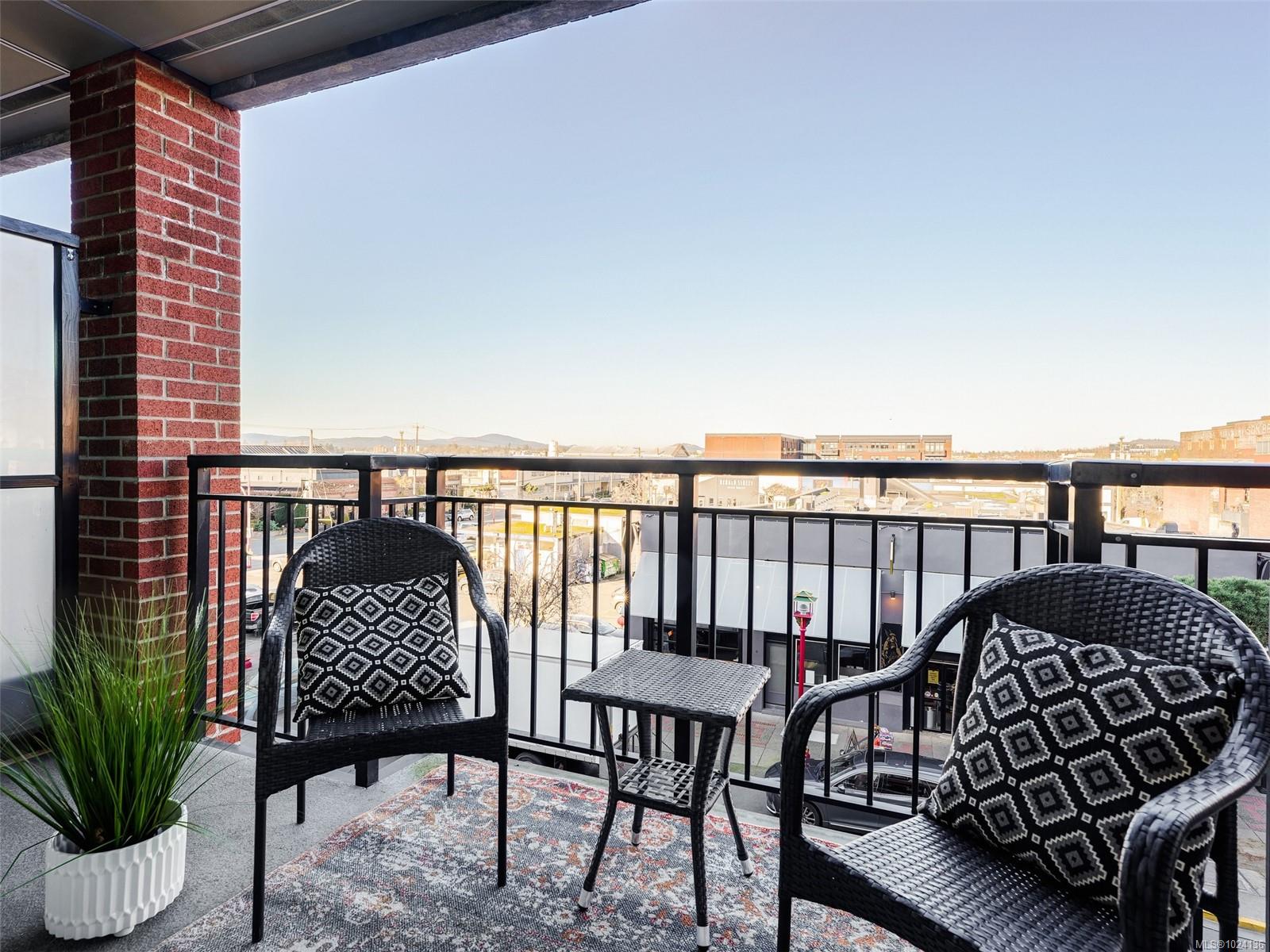 517 Fisgard St # 305