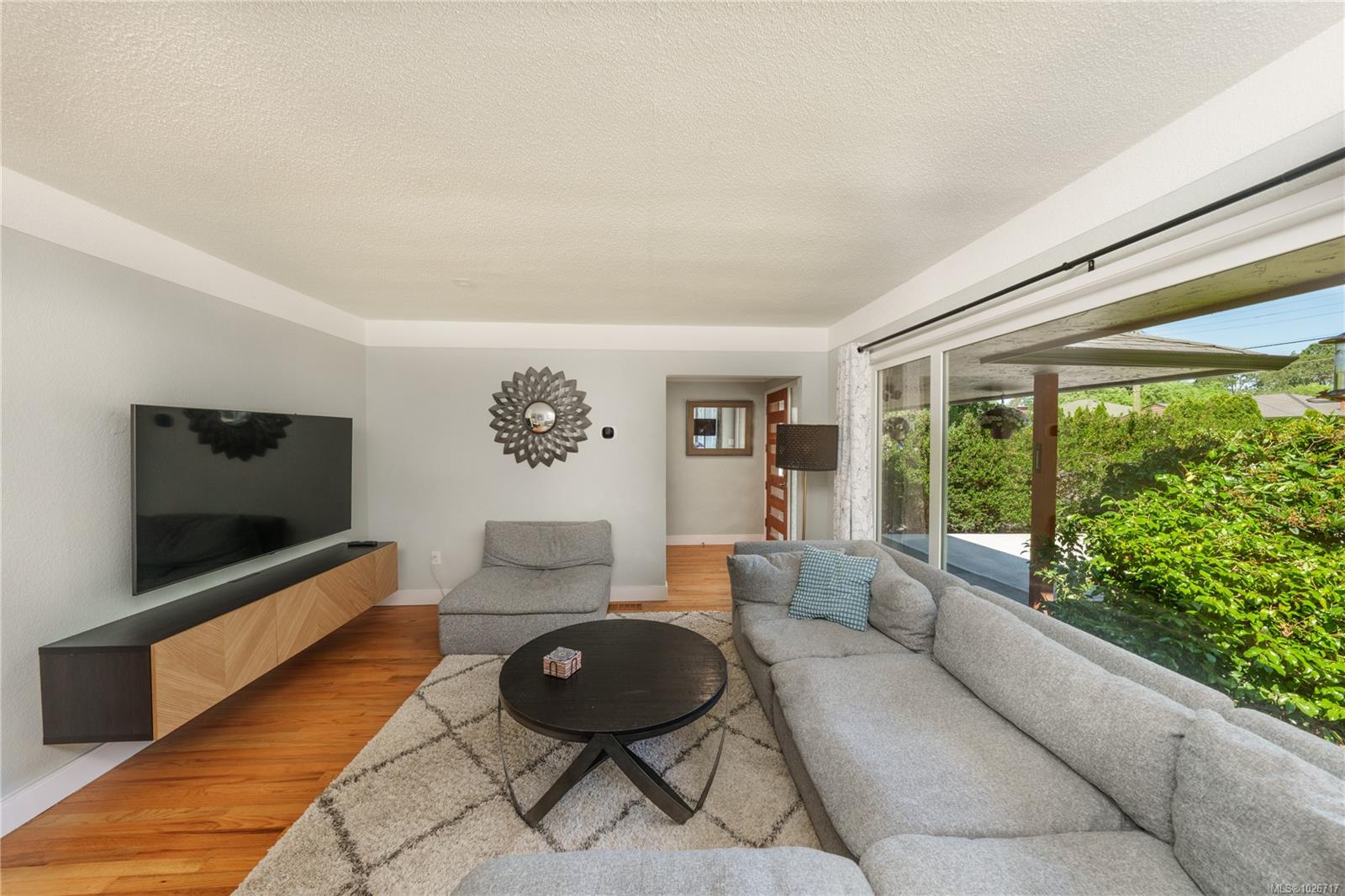 1299 Camrose Cres