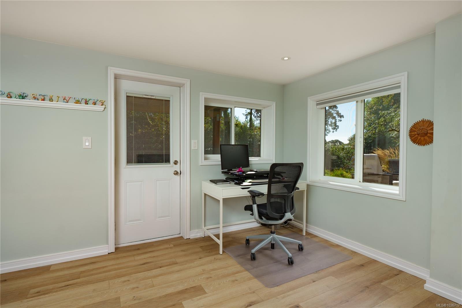 1299 Camrose Cres