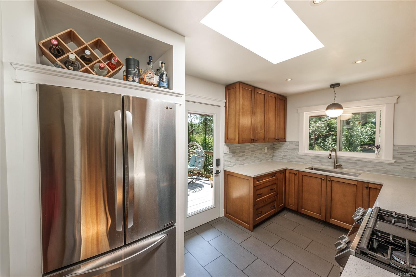 1299 Camrose Cres