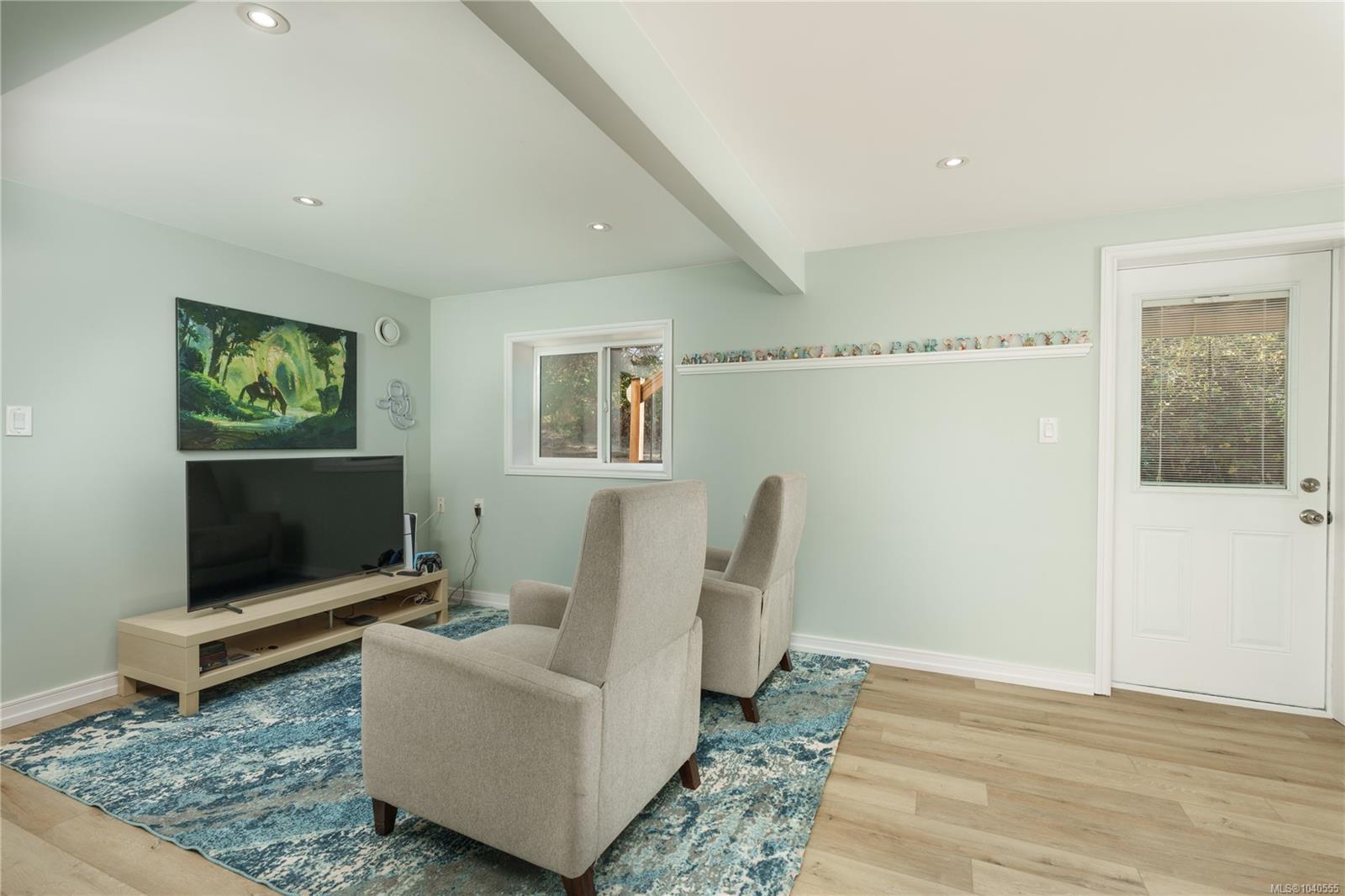 1299 Camrose Cres