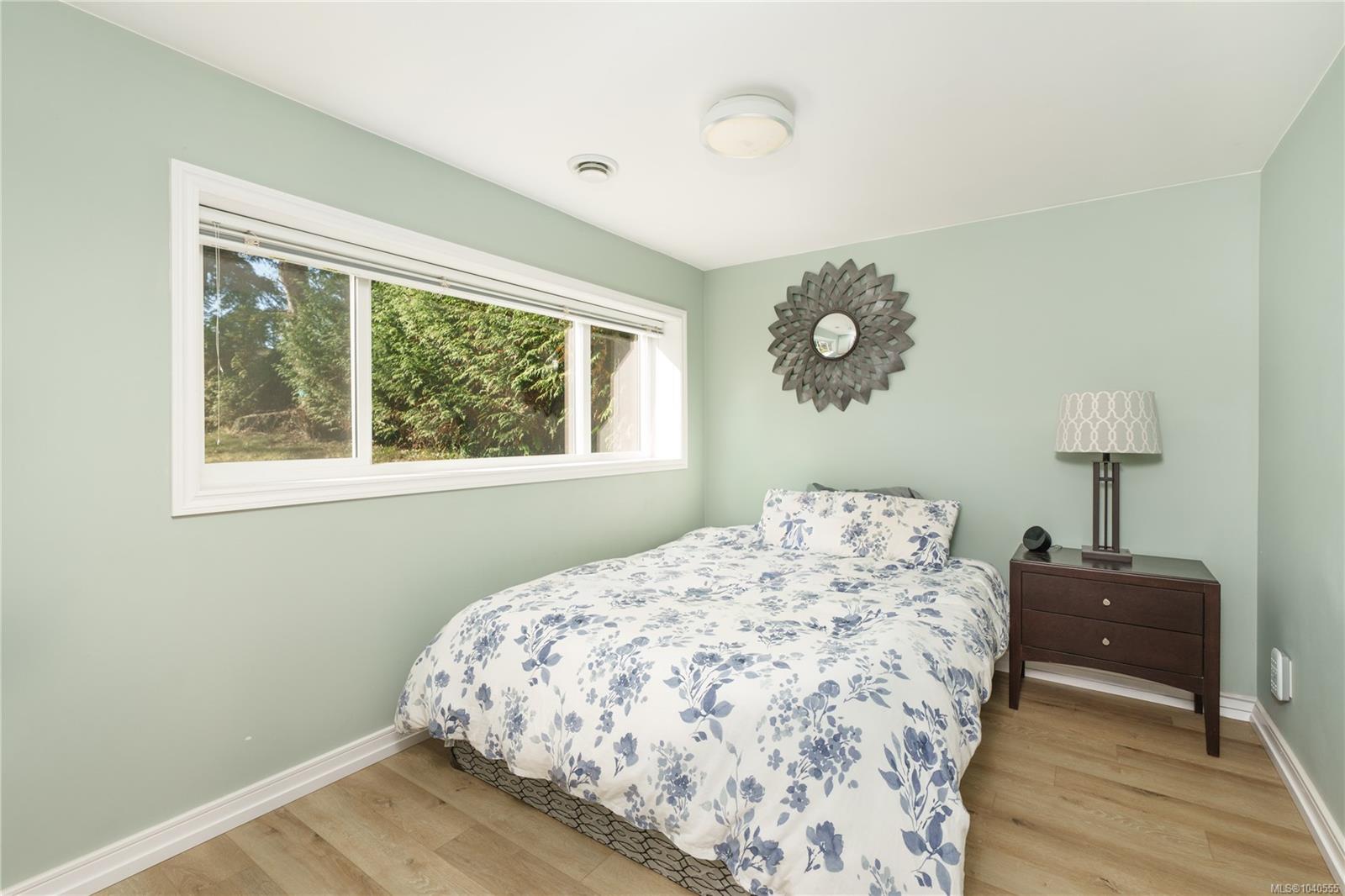 1299 Camrose Cres