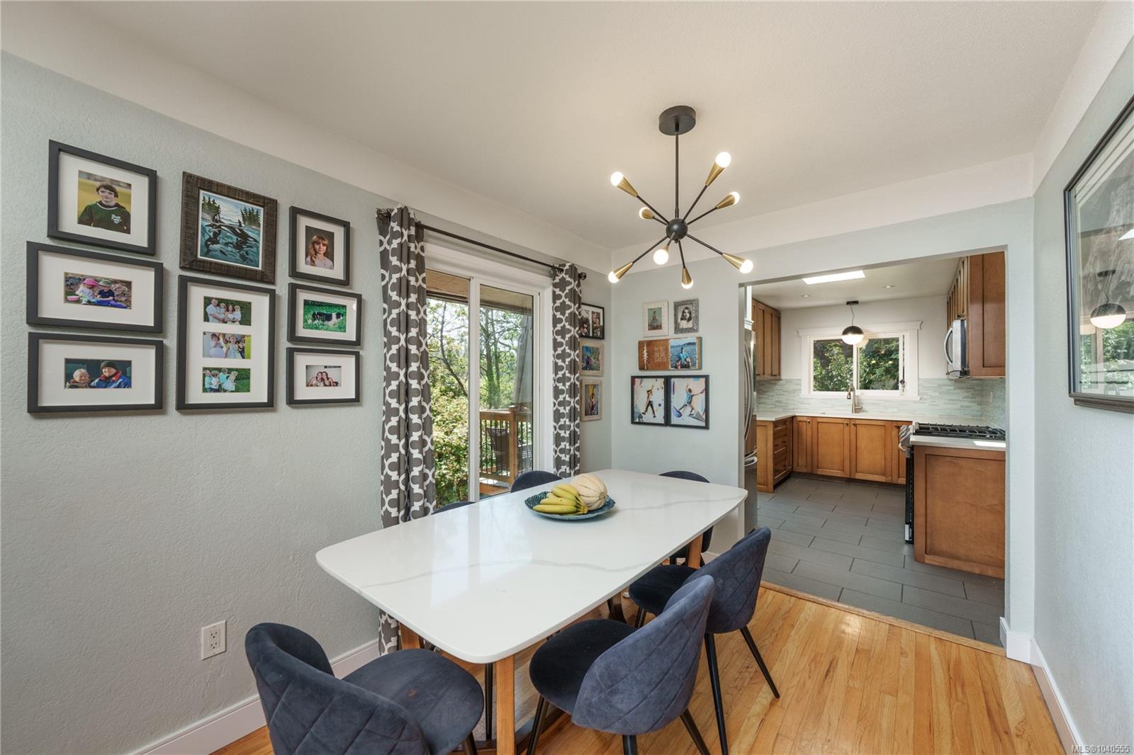 1299 Camrose Cres