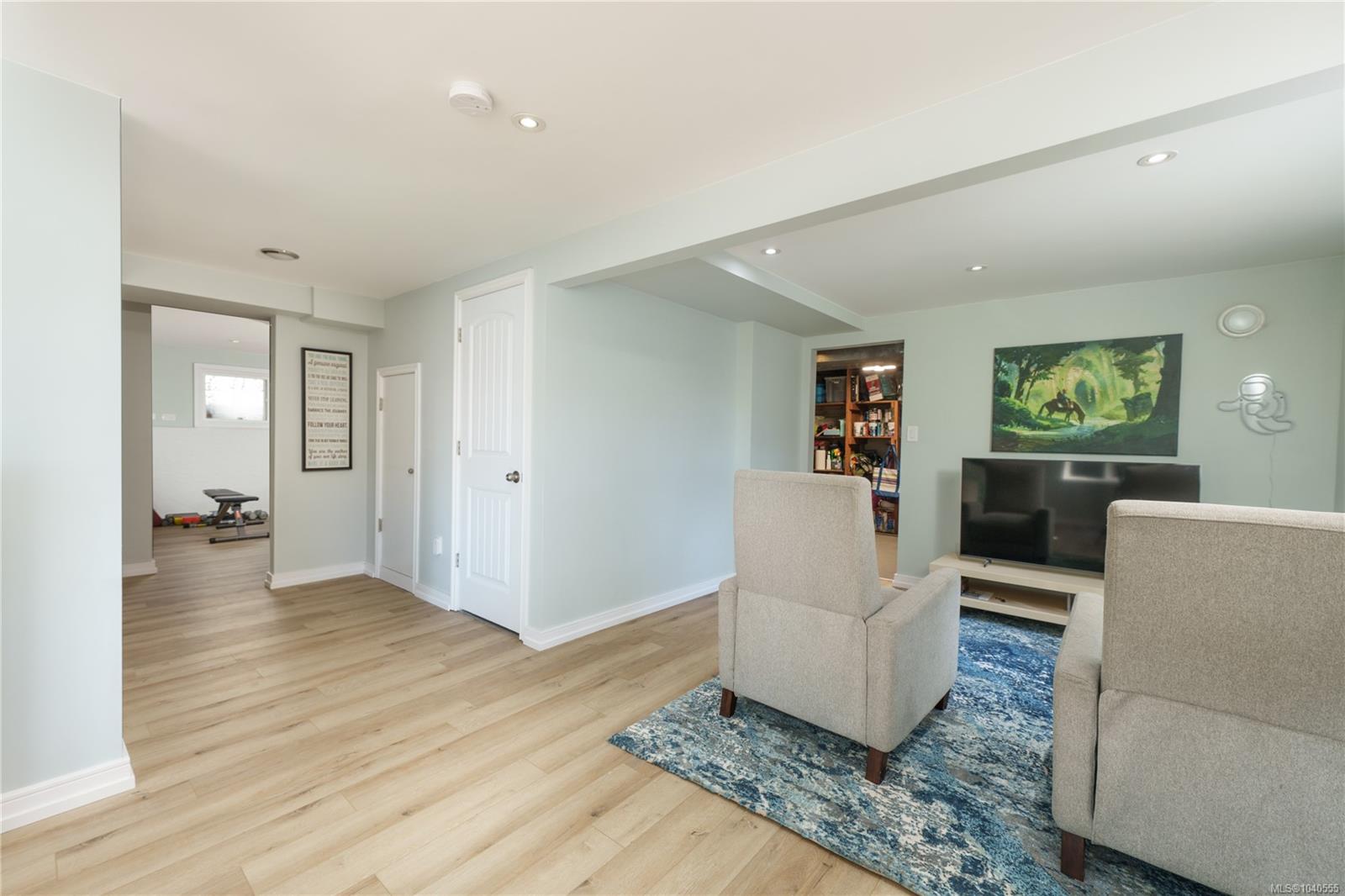1299 Camrose Cres