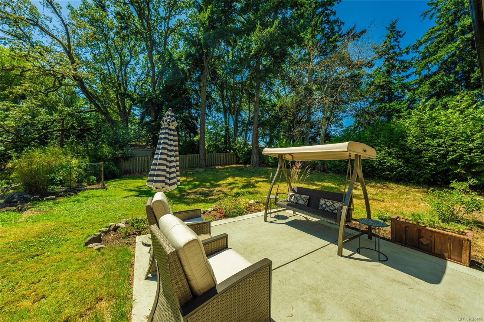 1299 Camrose Cres