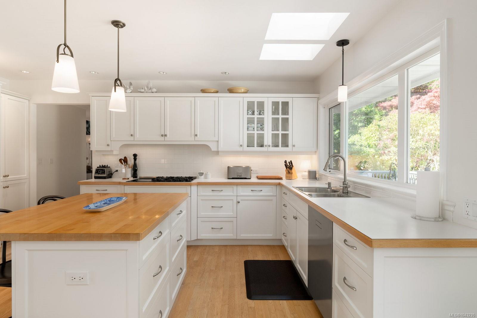 2944 Tudor Ave