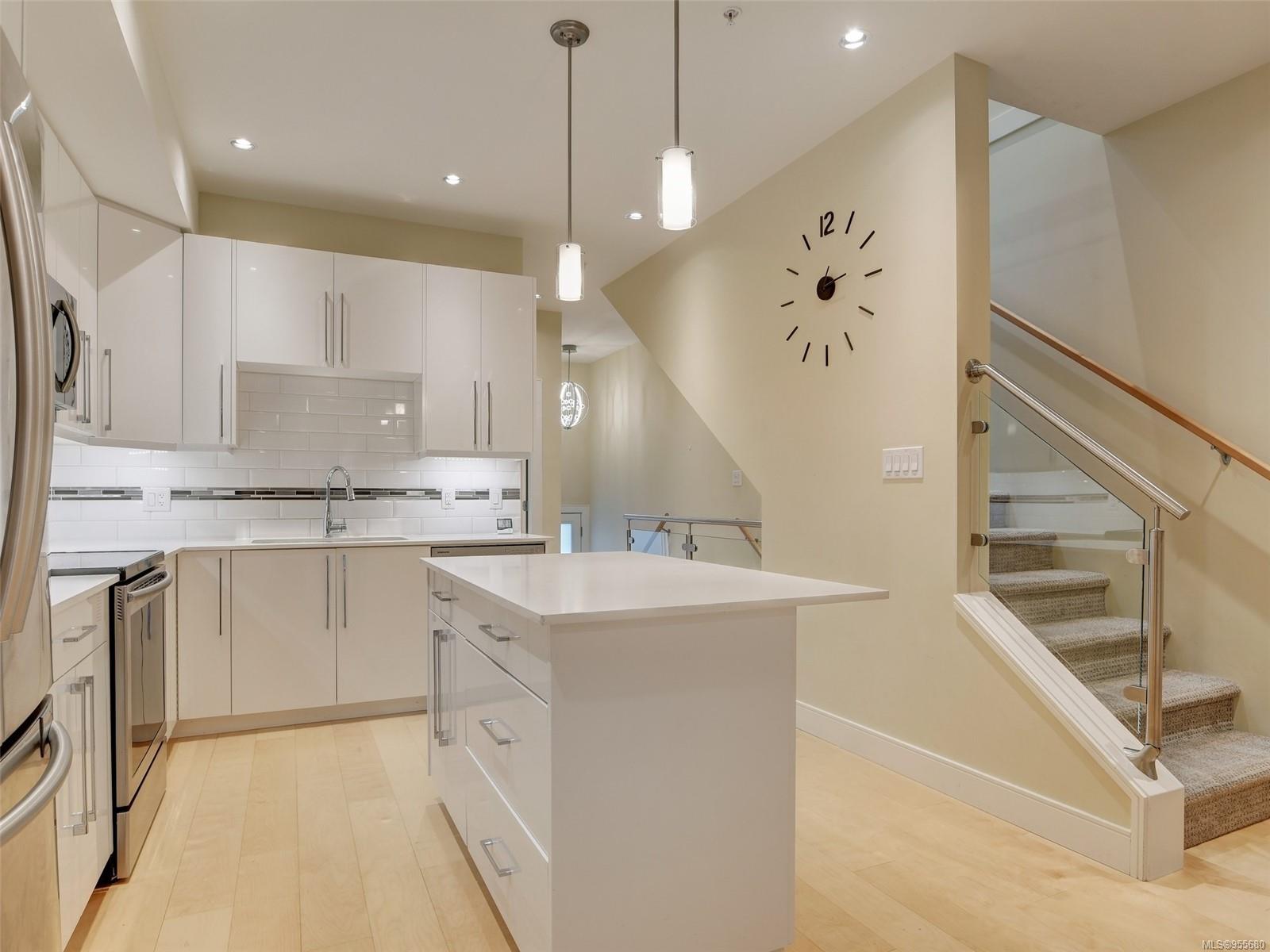 300 Phelps Ave # 123