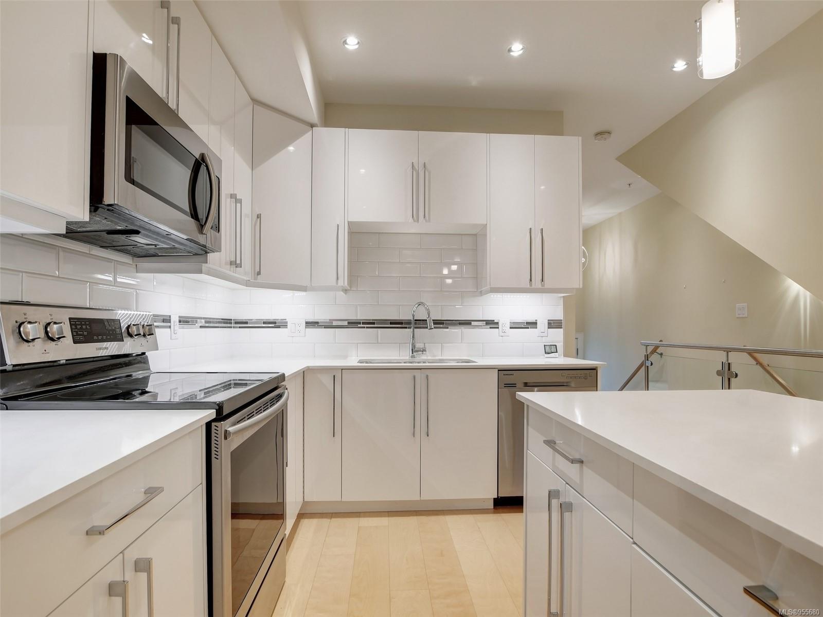 300 Phelps Ave # 123