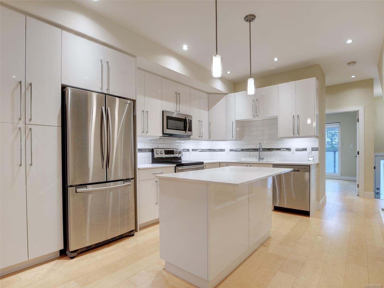 300 Phelps Ave # 123