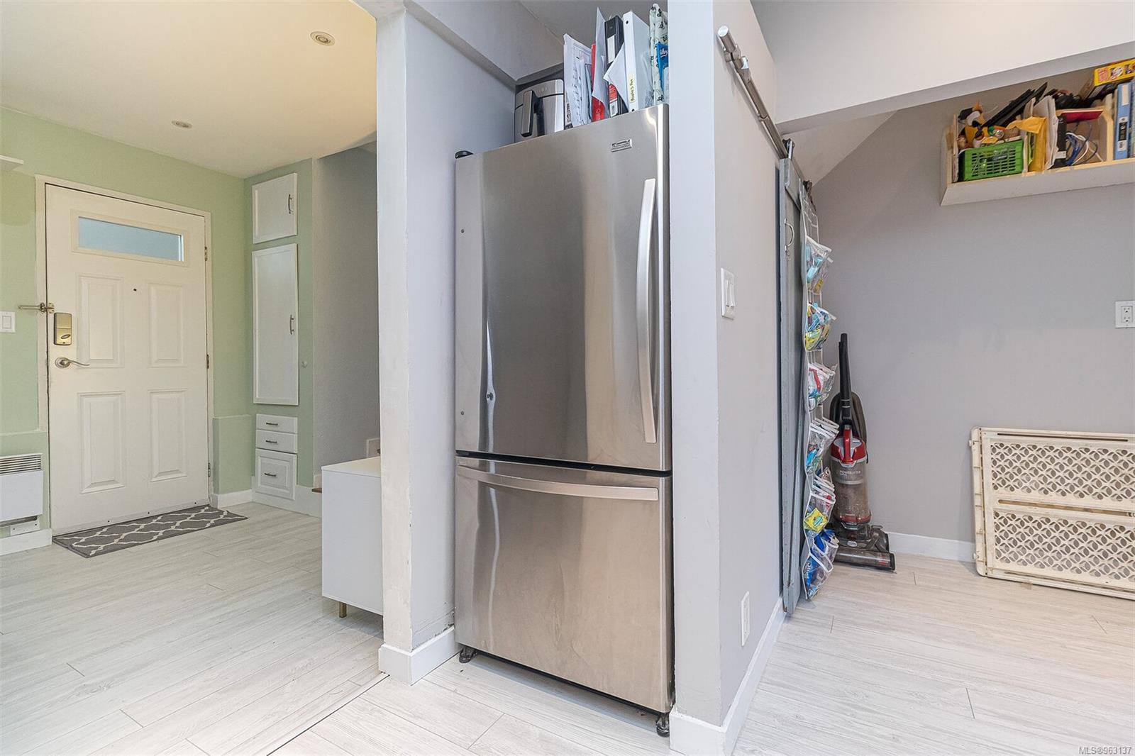 991 Cloverdale Ave # 101