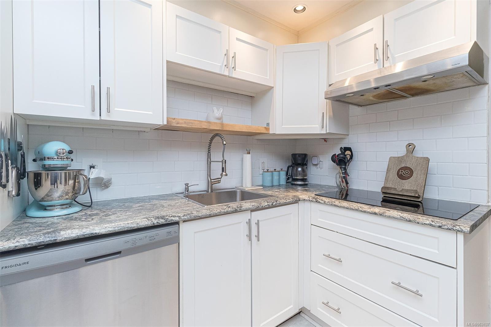 991 Cloverdale Ave # 101