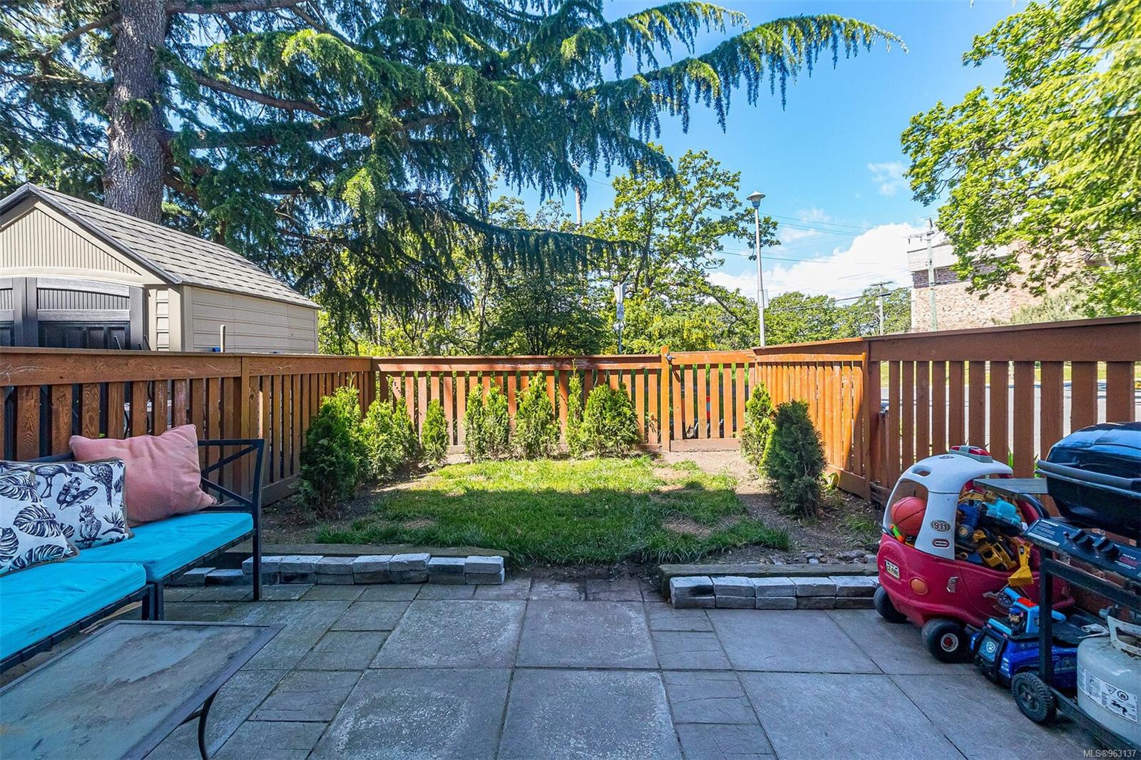 991 Cloverdale Ave # 101