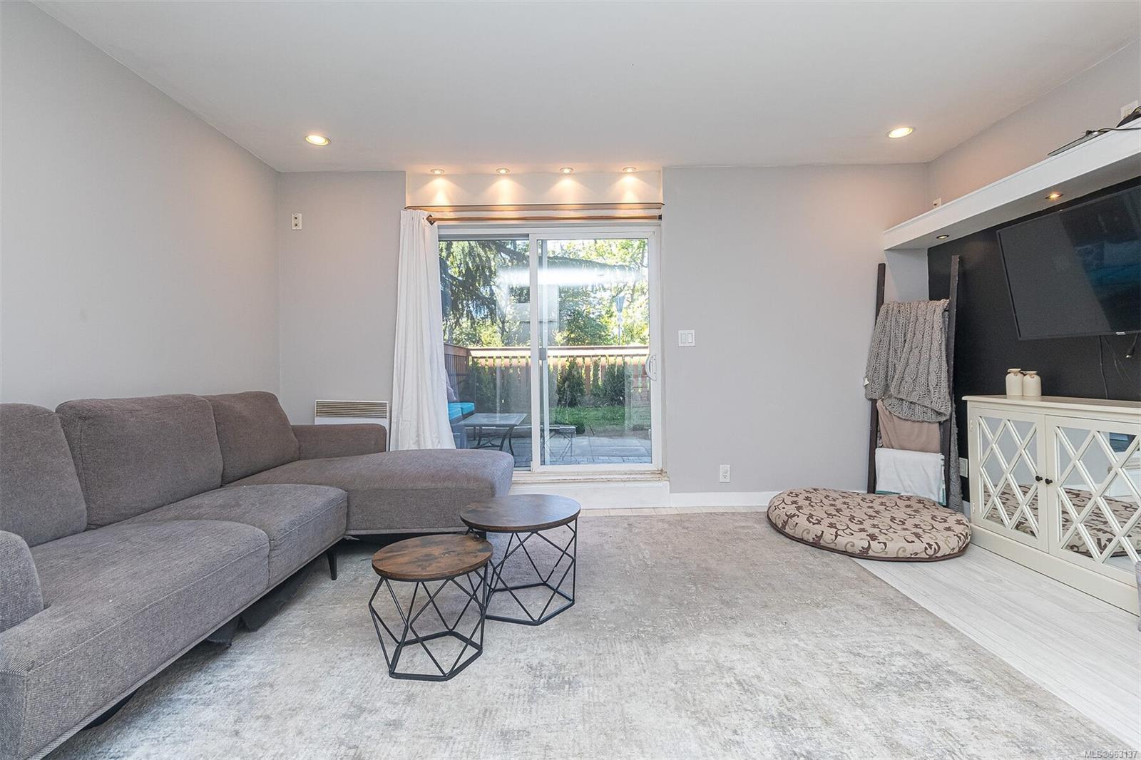 991 Cloverdale Ave # 101