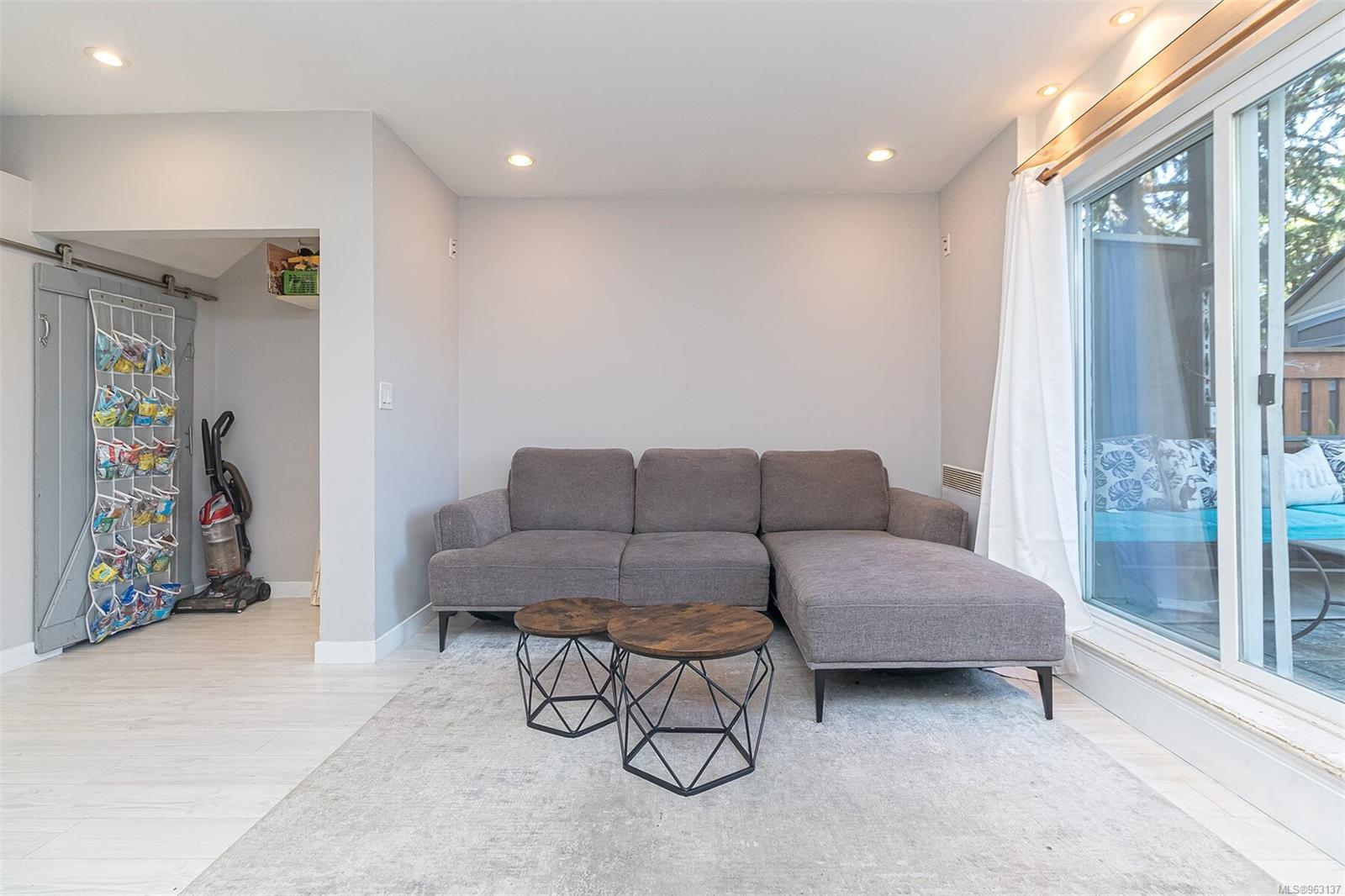 991 Cloverdale Ave # 101