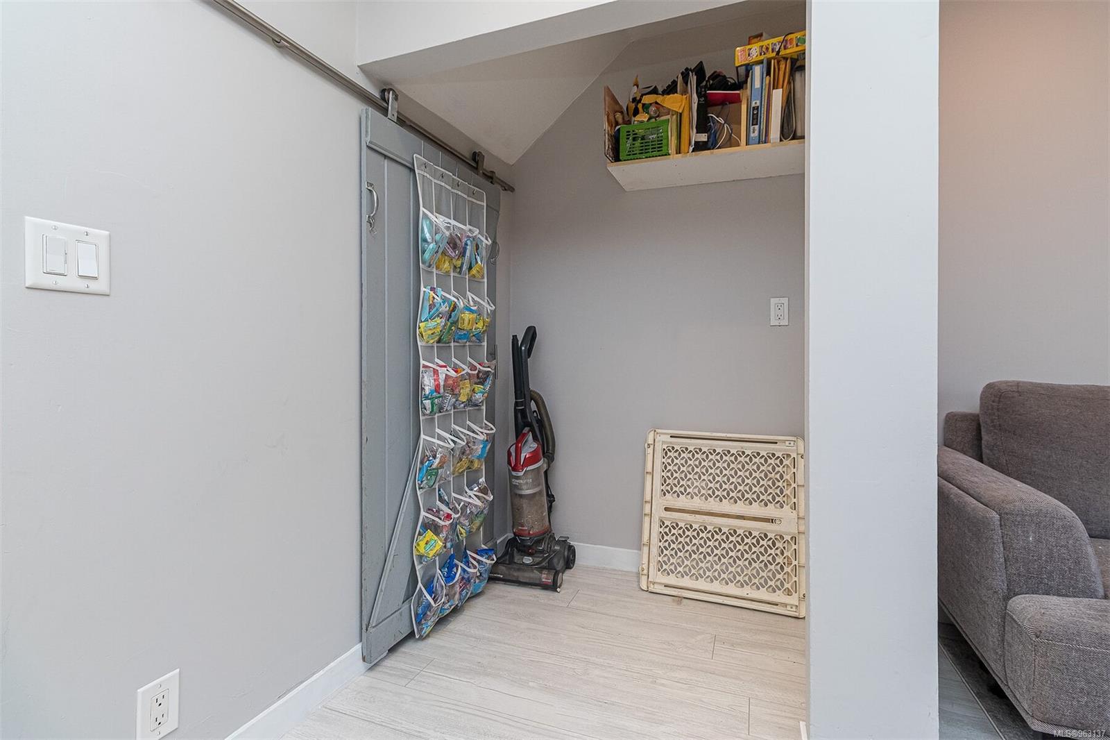 991 Cloverdale Ave # 101