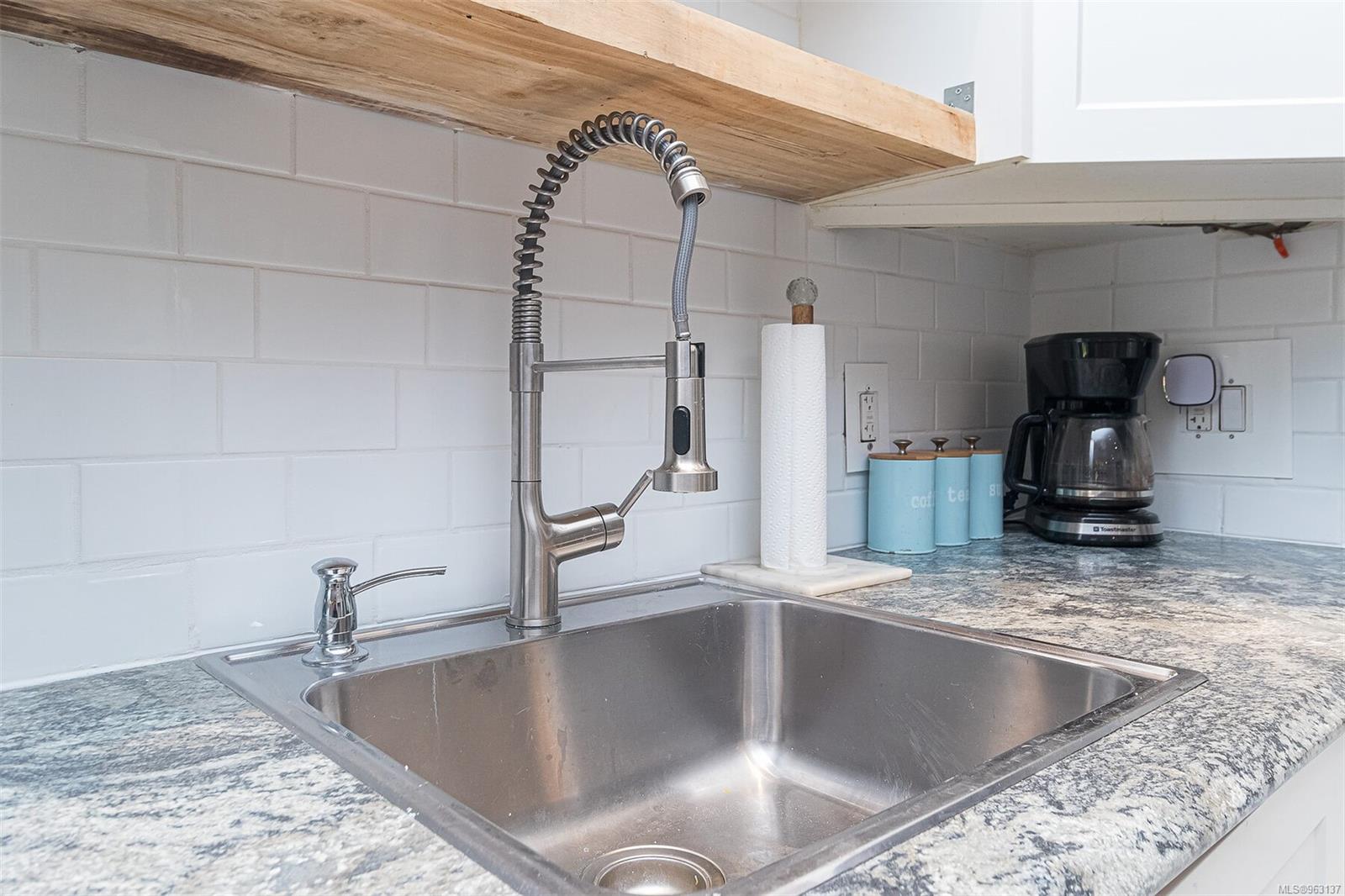 991 Cloverdale Ave # 101