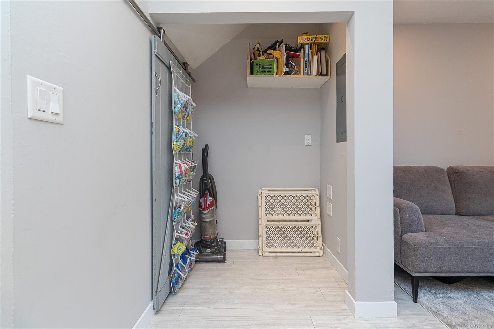 991 Cloverdale Ave # 101