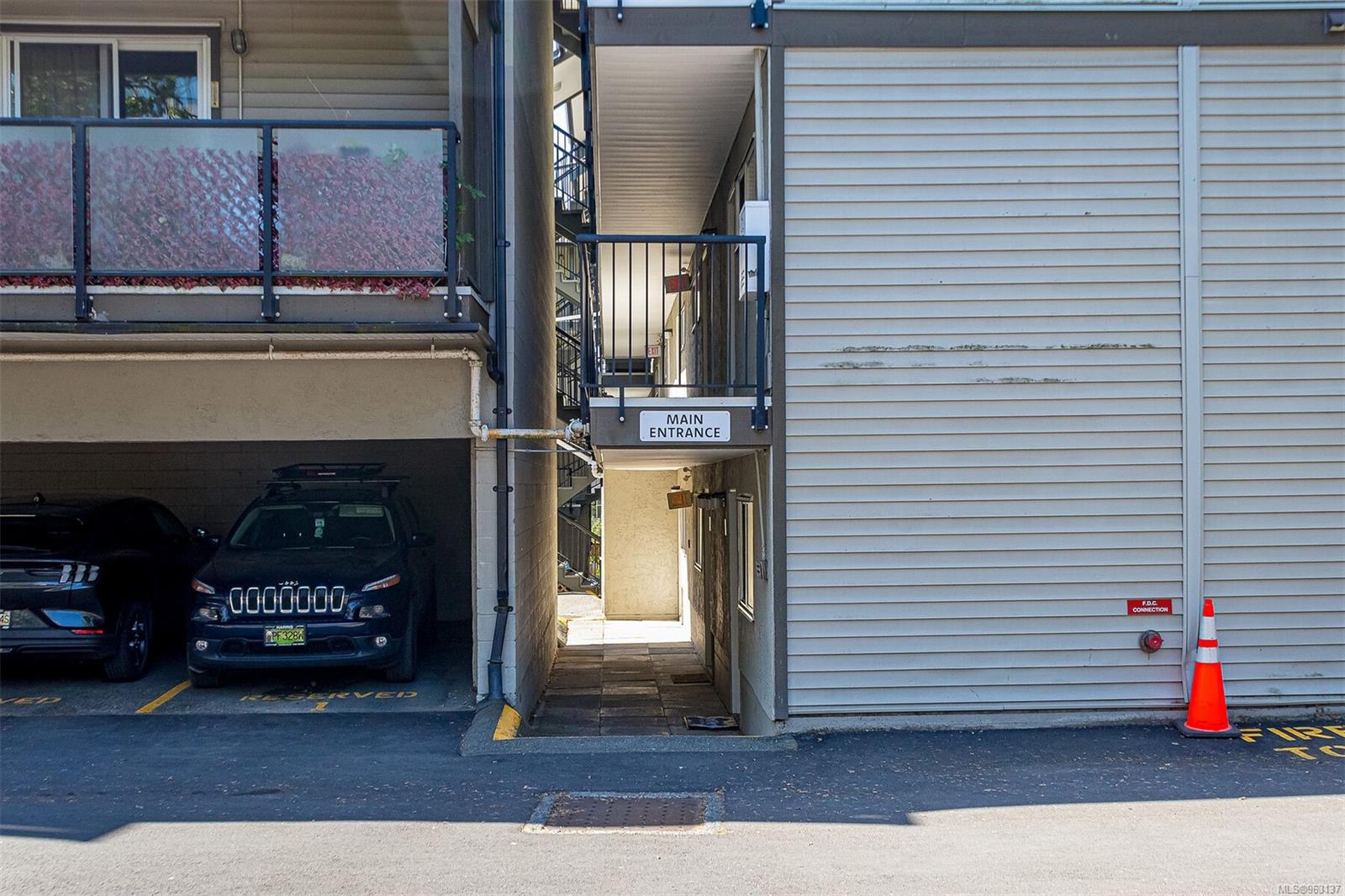 991 Cloverdale Ave # 101