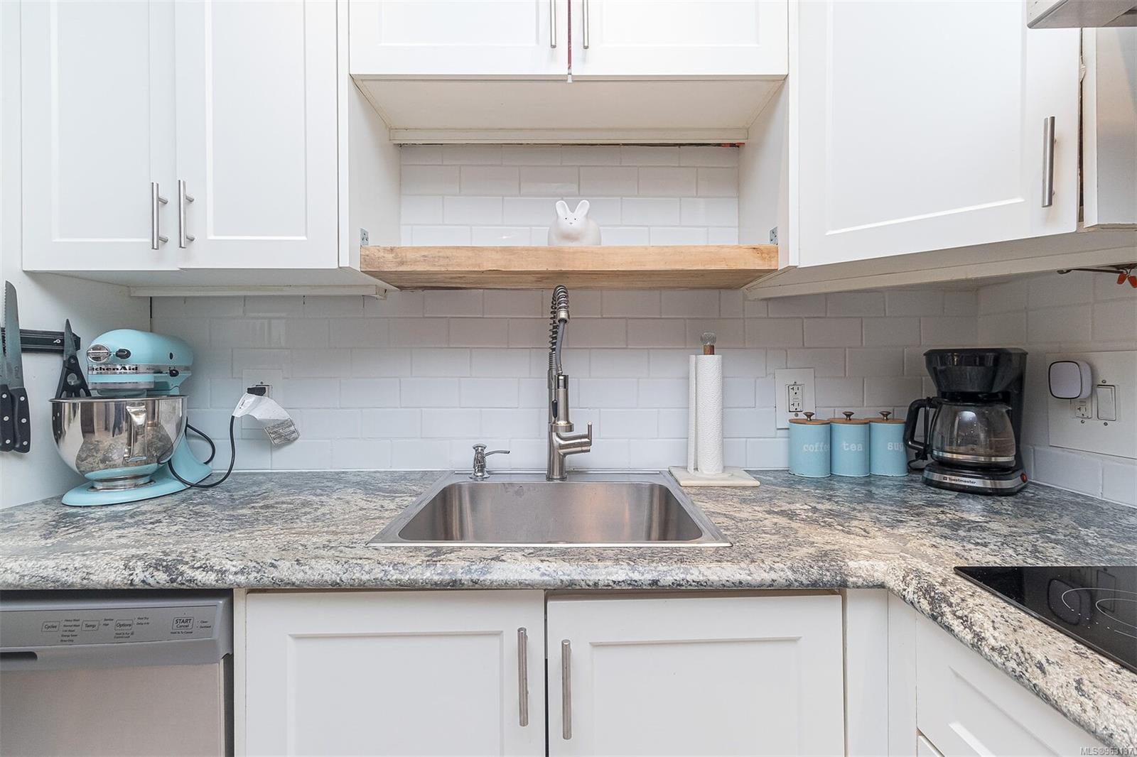 991 Cloverdale Ave # 101