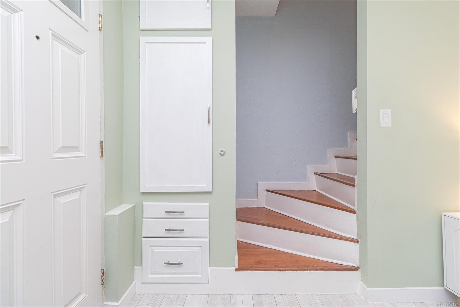 991 Cloverdale Ave # 101