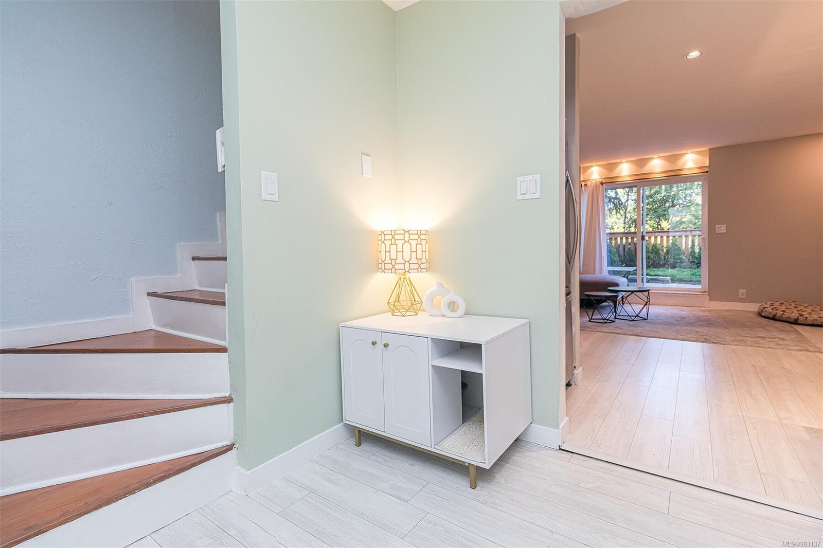 991 Cloverdale Ave # 101