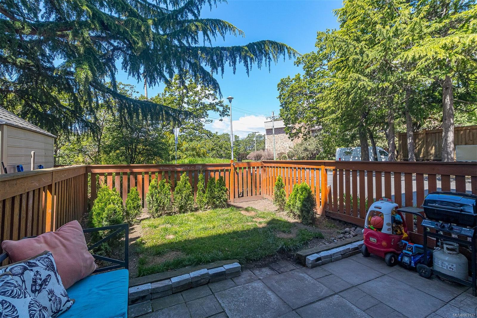 991 Cloverdale Ave # 101