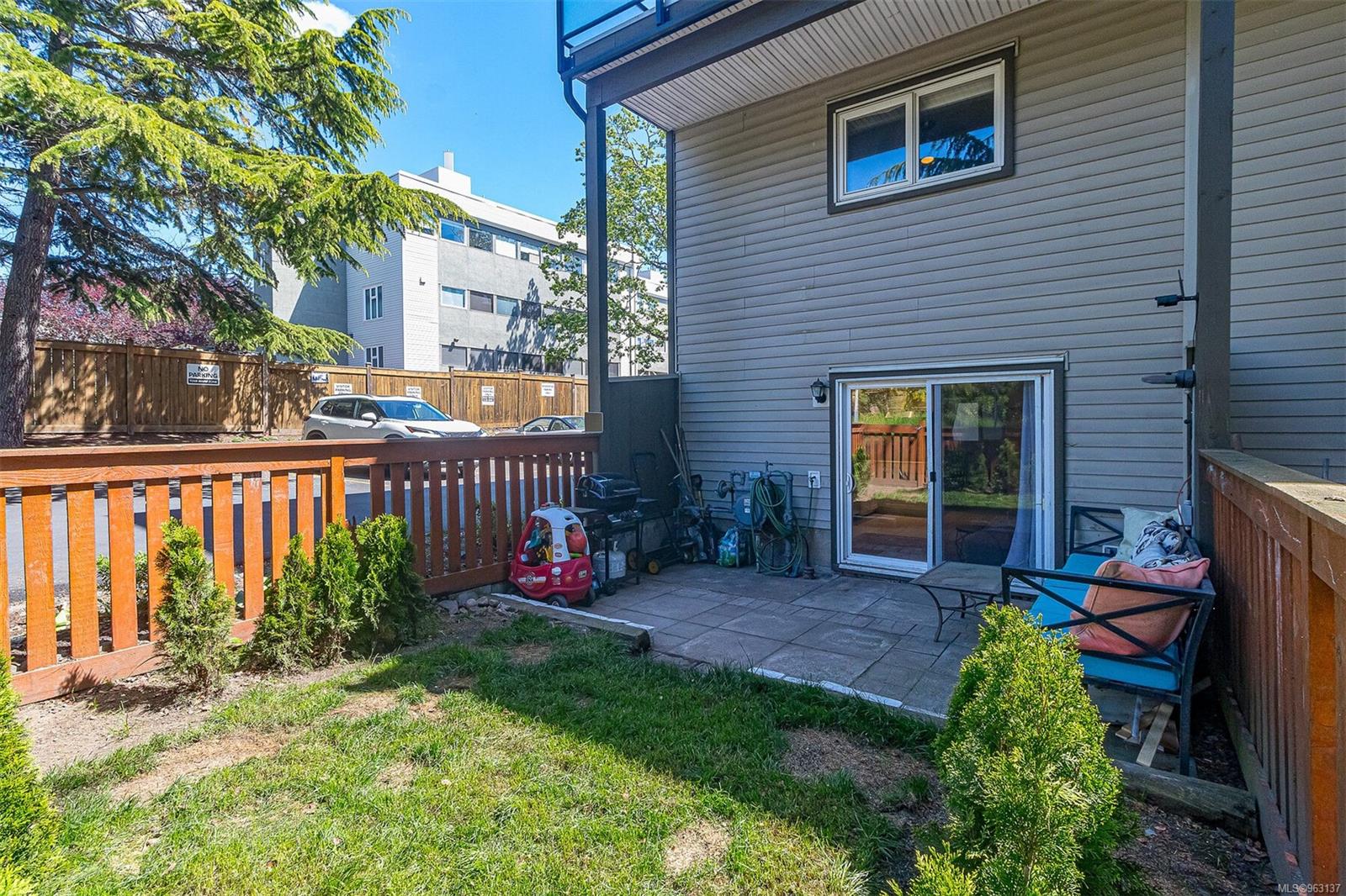 991 Cloverdale Ave # 101