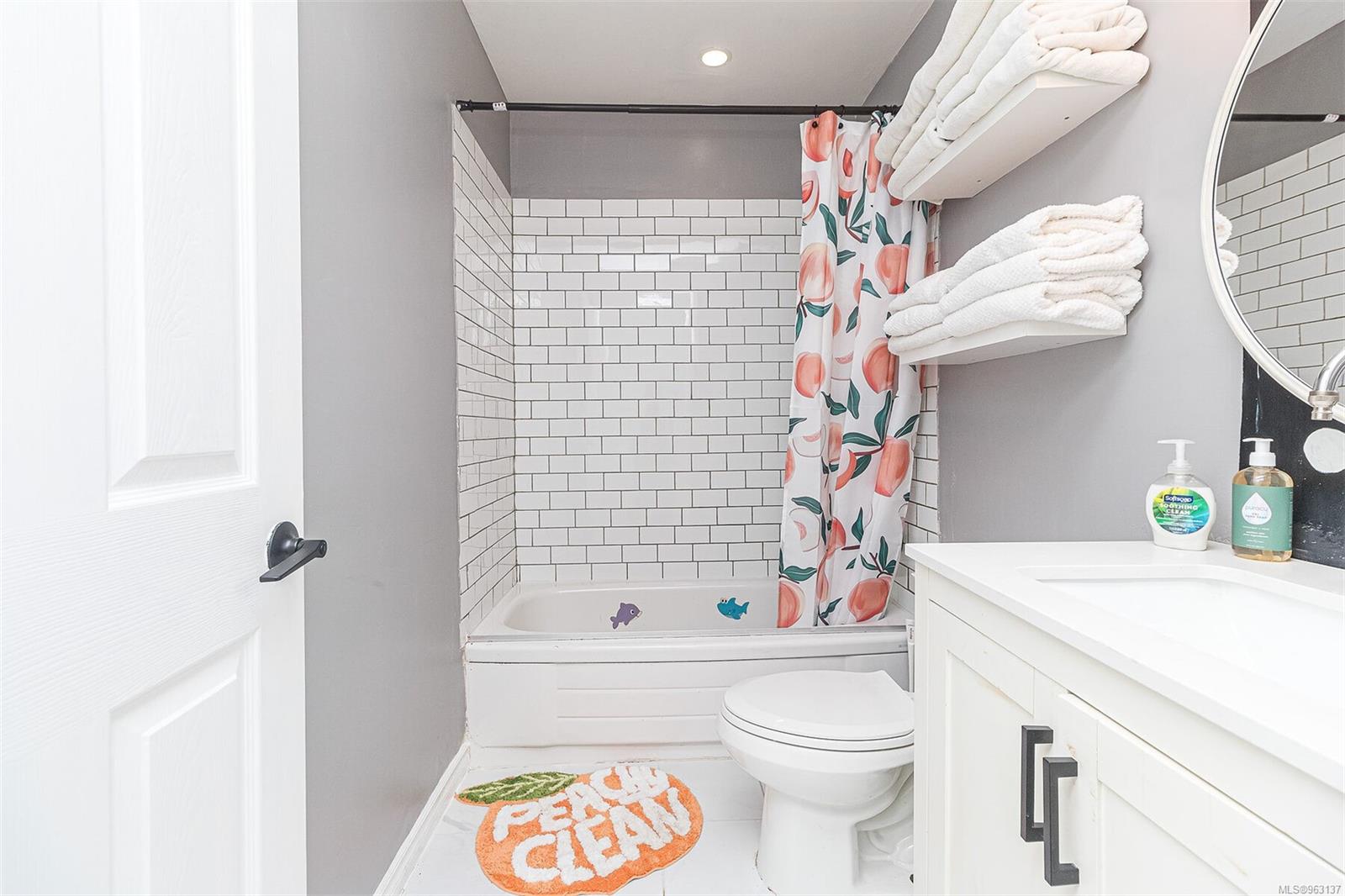 991 Cloverdale Ave # 101